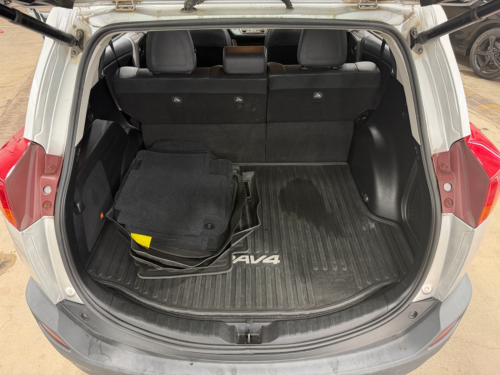 Thumbnail: 2015 Toyota RAV4 - 6