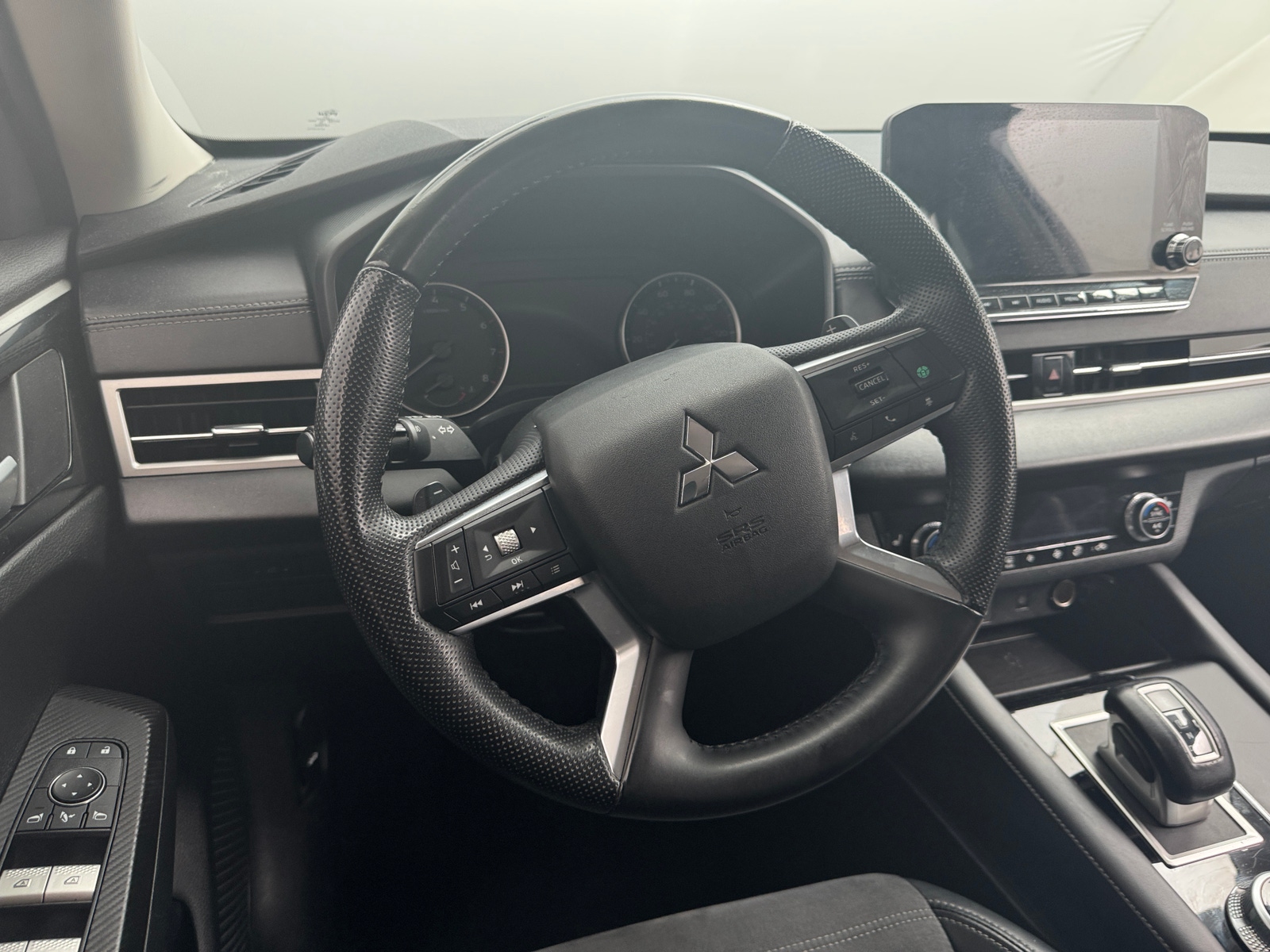 Thumbnail: 2024 Mitsubishi Outlander - 4