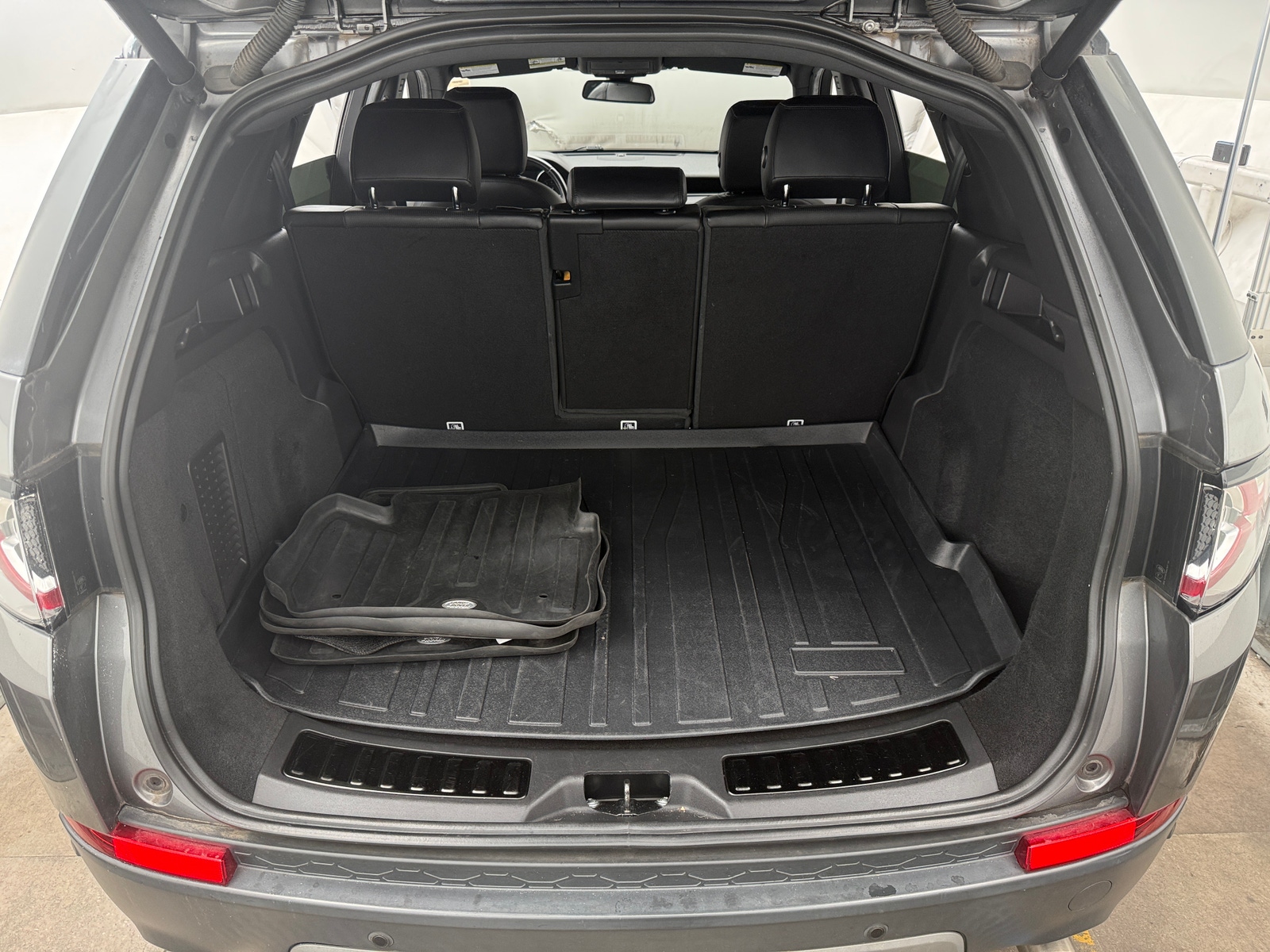 Thumbnail: 2018 Land Rover Discovery Sport - 6