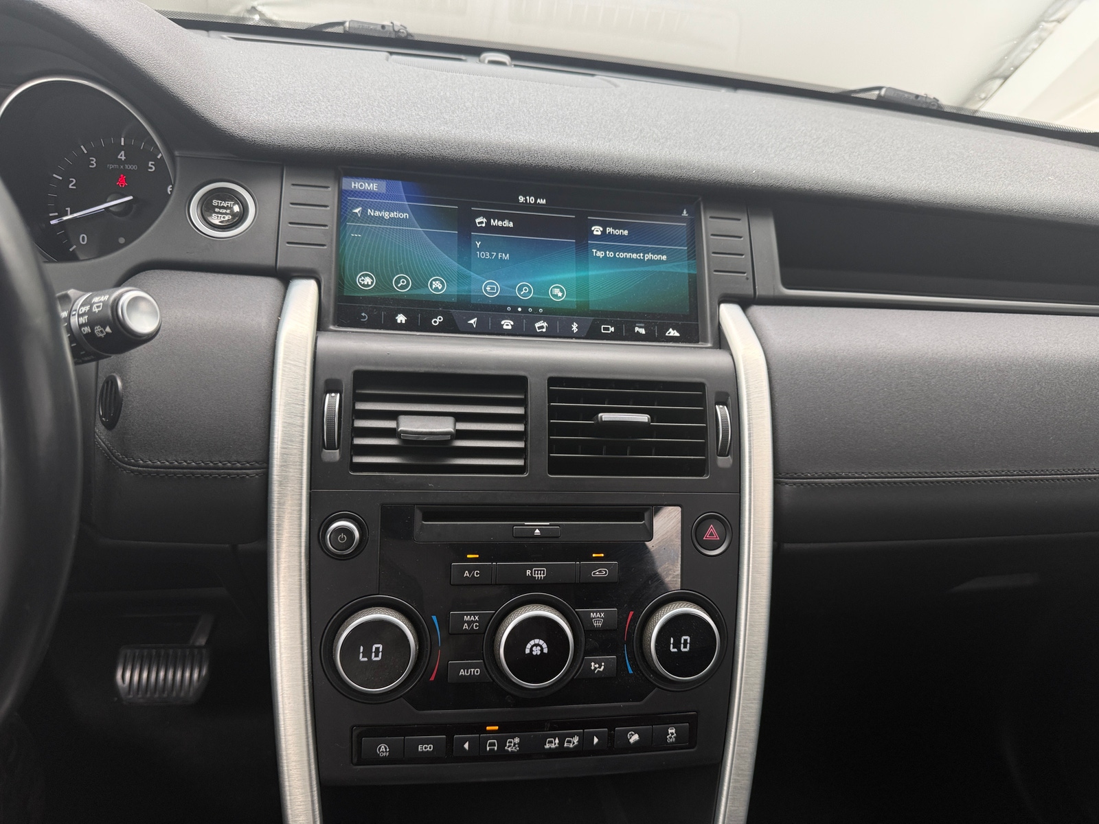 Thumbnail: 2018 Land Rover Discovery Sport - 3