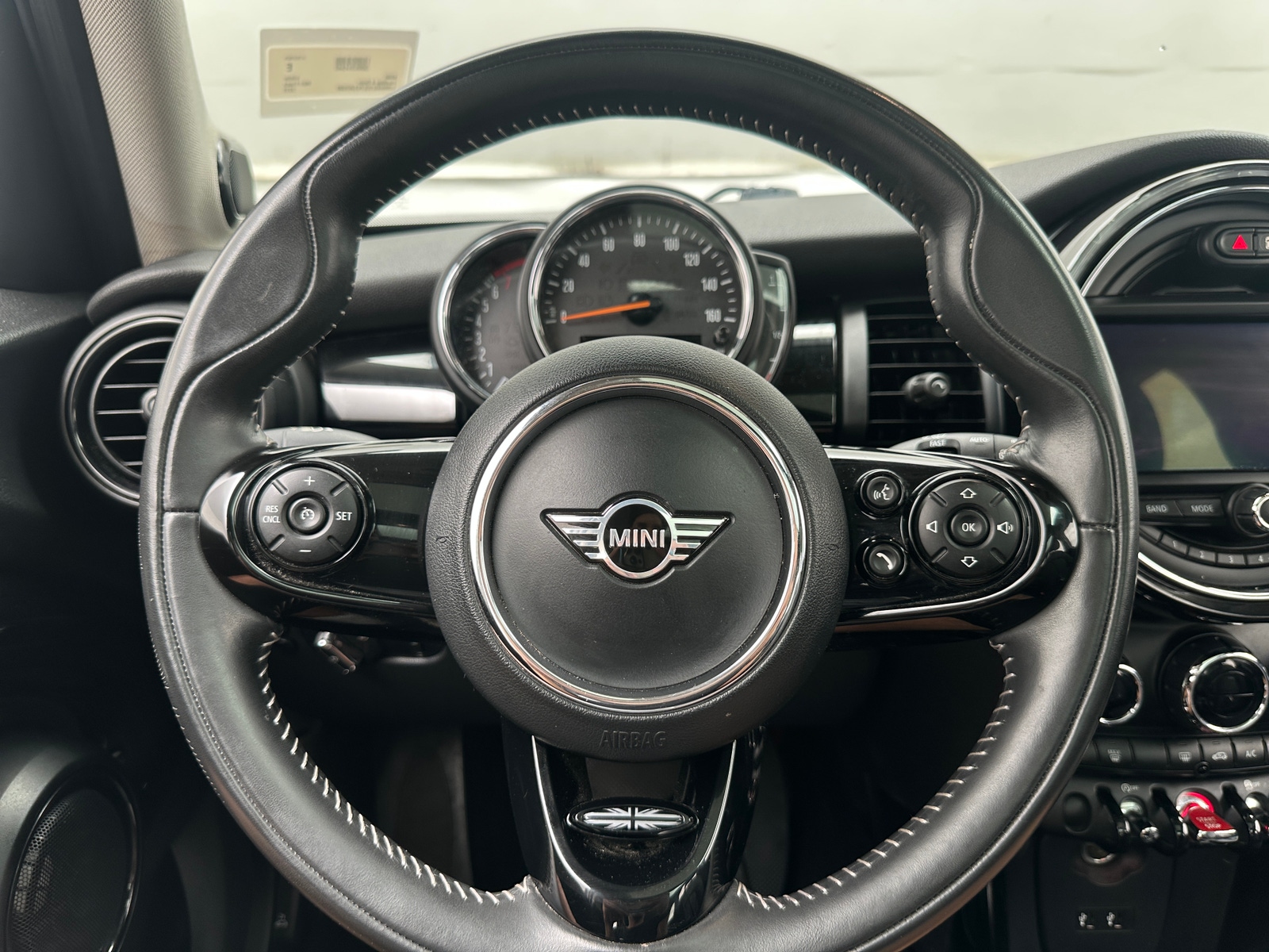 Thumbnail: 2019 MINI Cooper Hardtop - 4