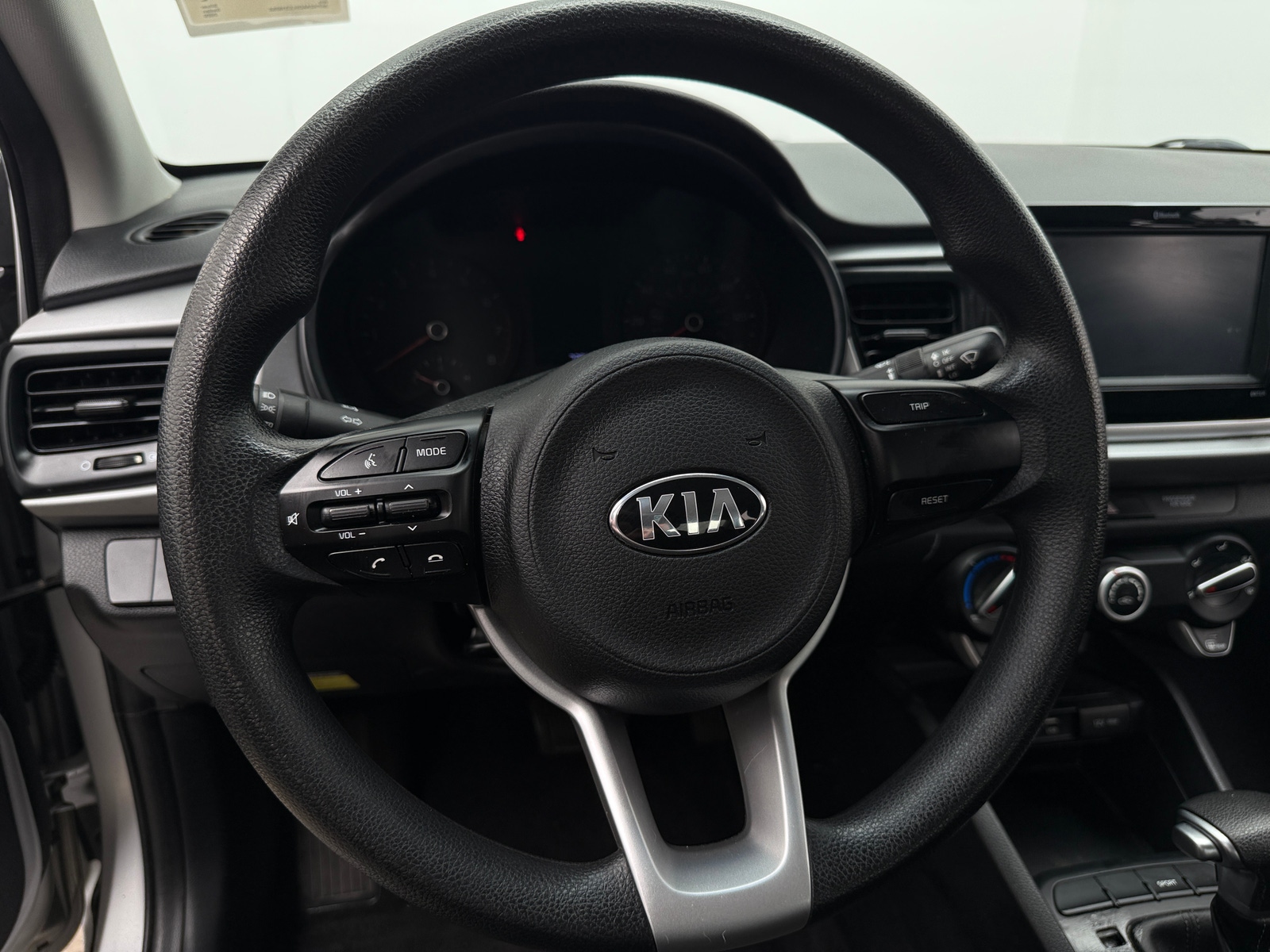 Thumbnail: 2020 Kia Rio - 5