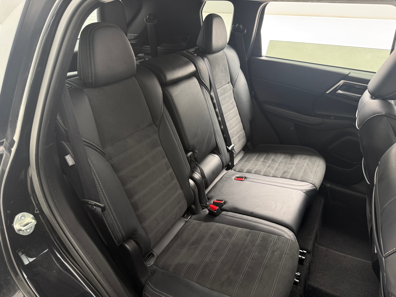 Thumbnail: 2024 Mitsubishi Outlander - 5
