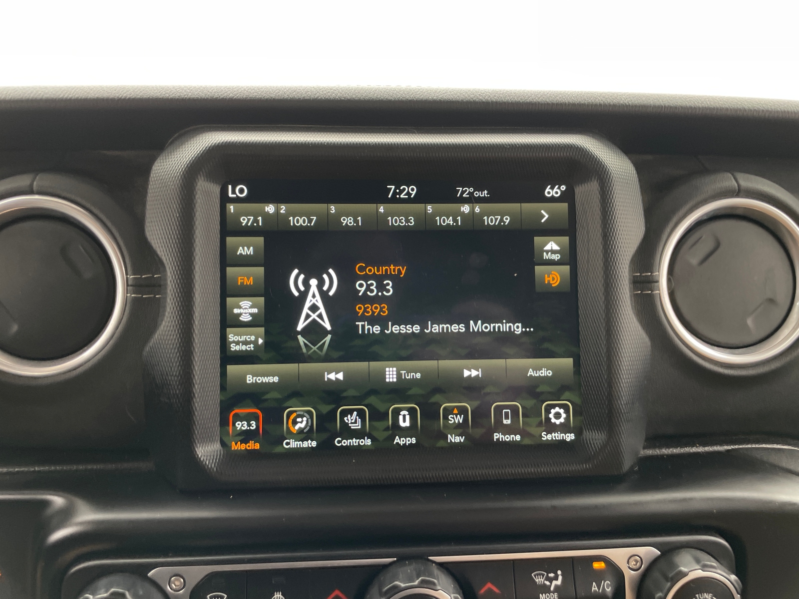 Thumbnail: 2022 Jeep Gladiator - 3