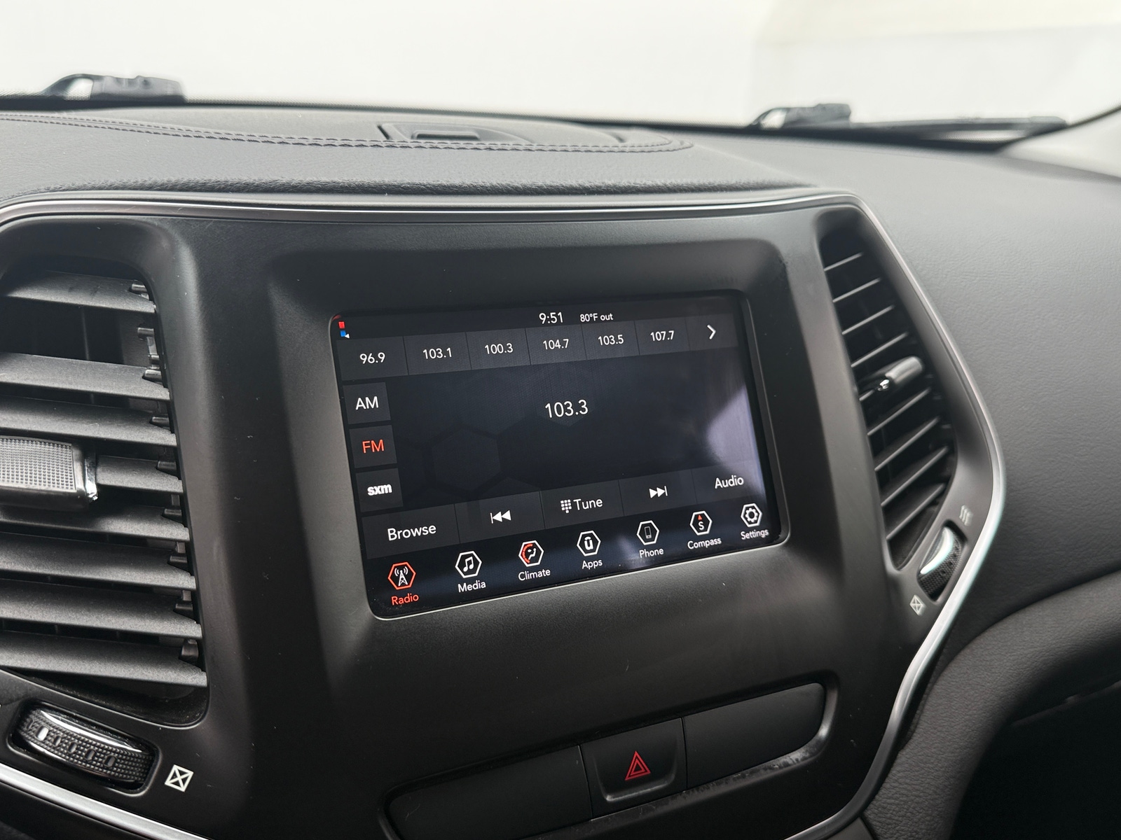 Thumbnail: 2019 Jeep Cherokee - 4