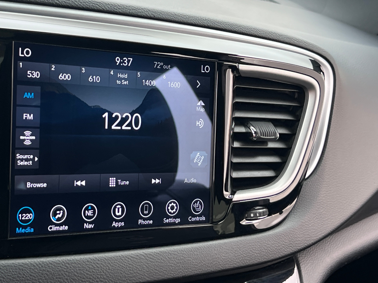 Thumbnail: 2020 Chrysler Pacifica - 3