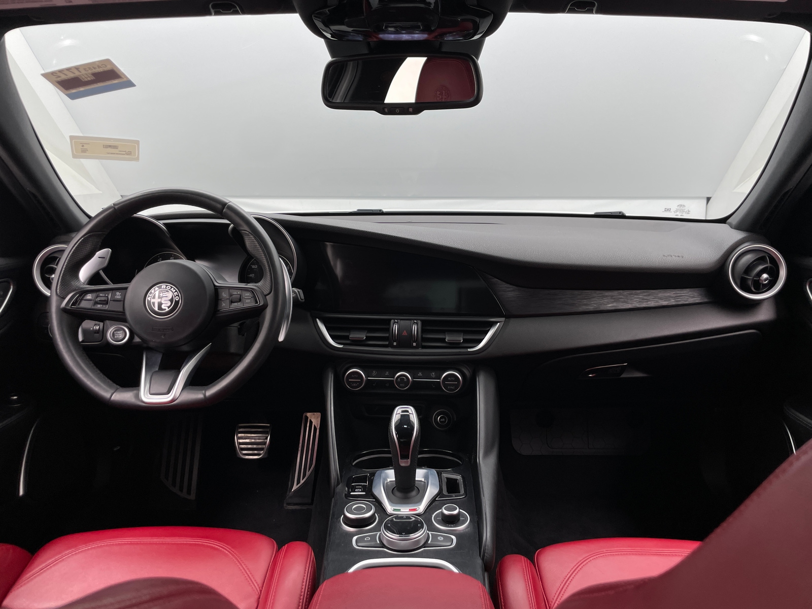 Thumbnail: 2022 Alfa Romeo Giulia - 2