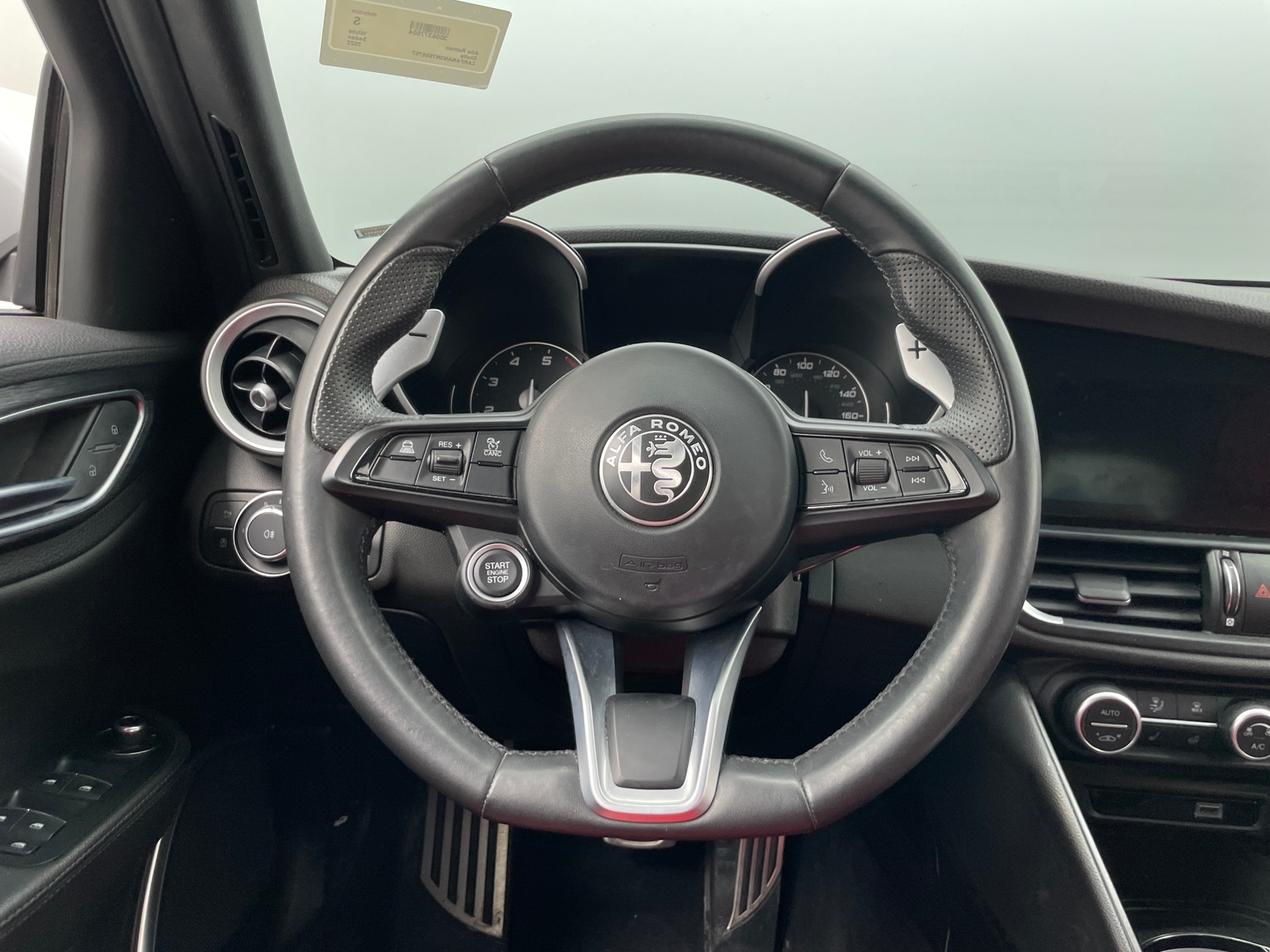 Thumbnail: 2022 Alfa Romeo Giulia - 4
