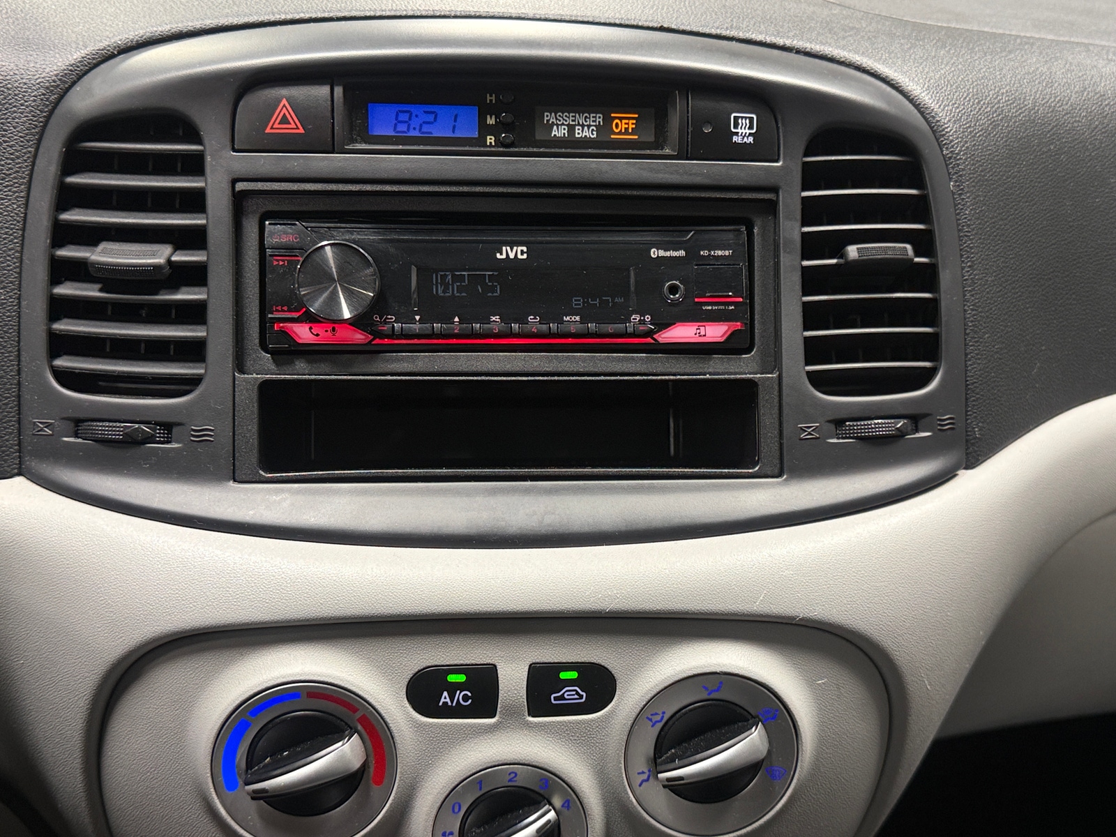 Thumbnail: 2011 Hyundai Accent - 4