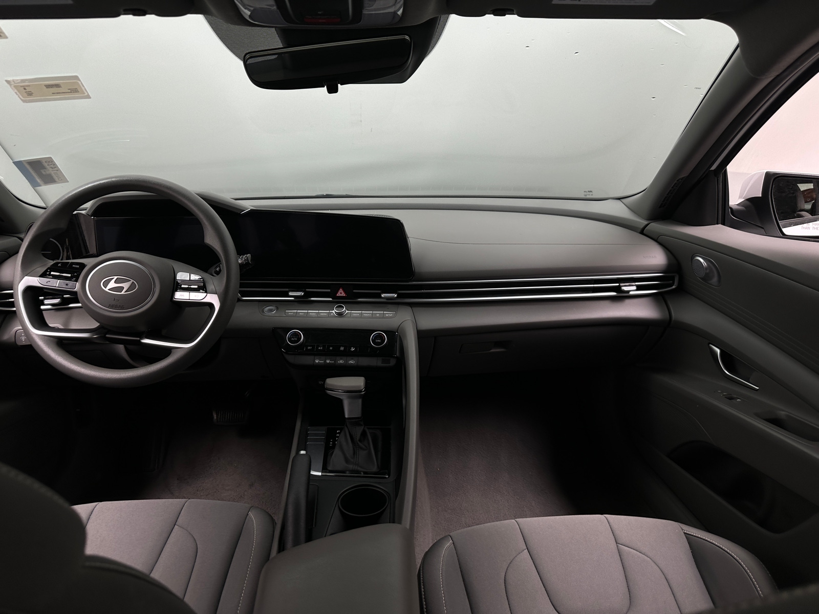 Thumbnail: 2024 Hyundai Elantra - 3