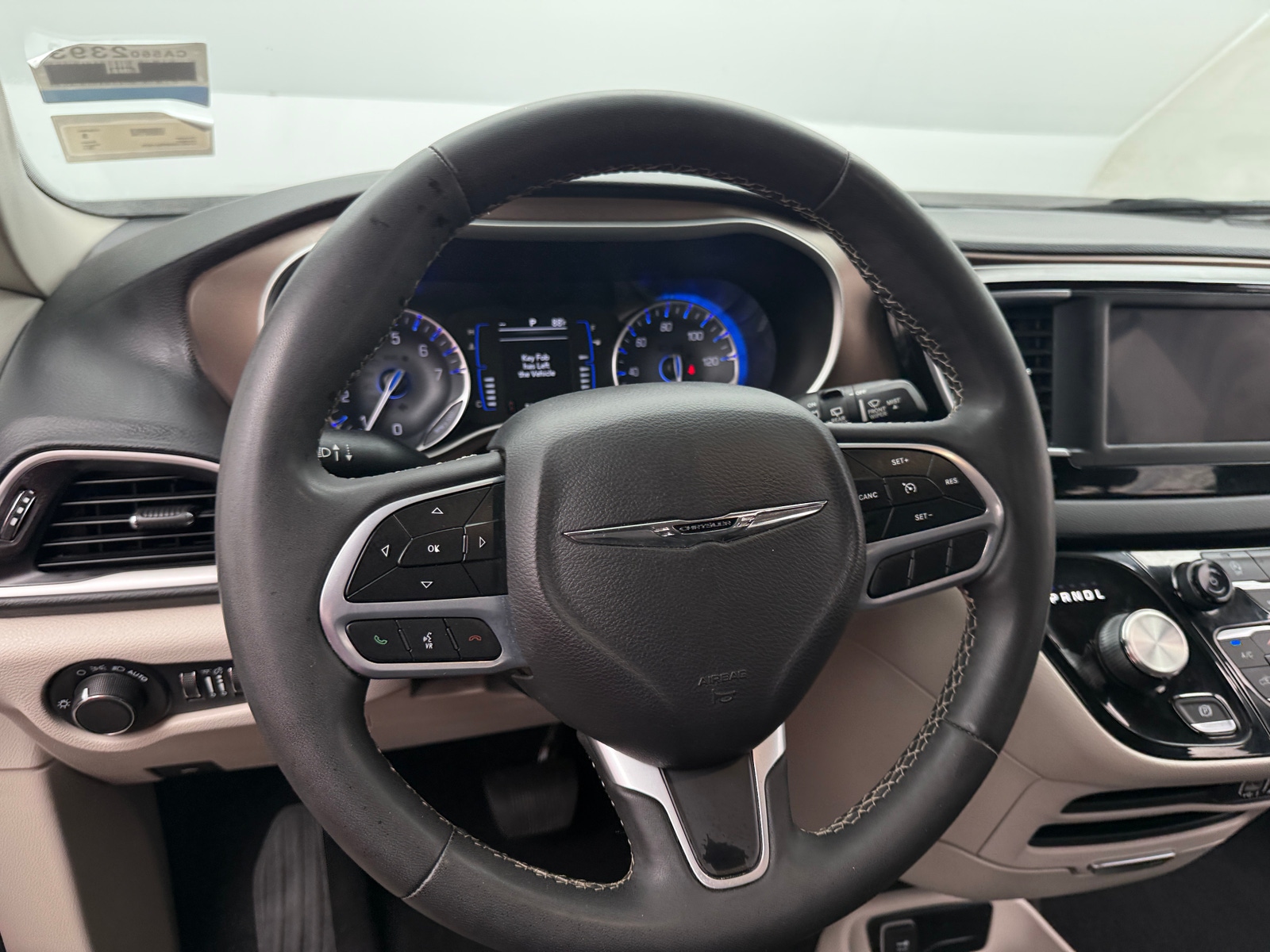 Thumbnail: 2023 Chrysler Voyager - 5