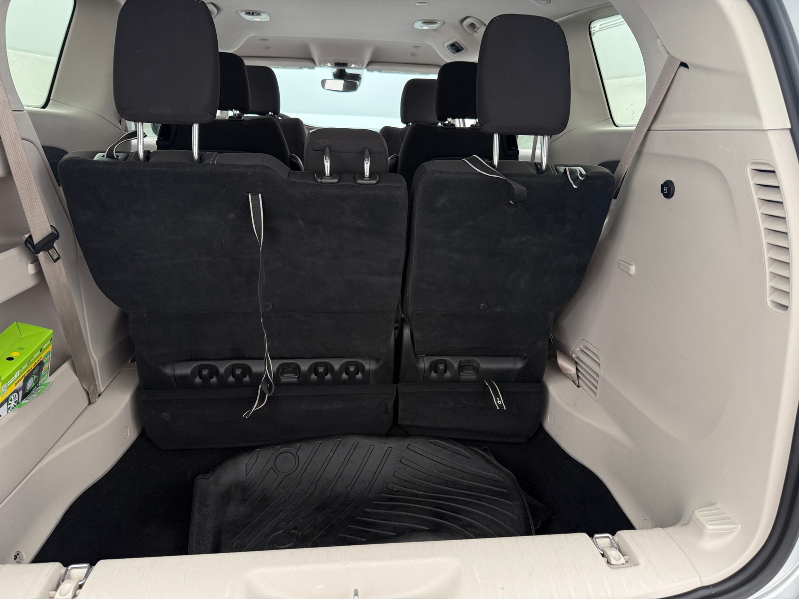 Thumbnail: 2023 Chrysler Voyager - 7