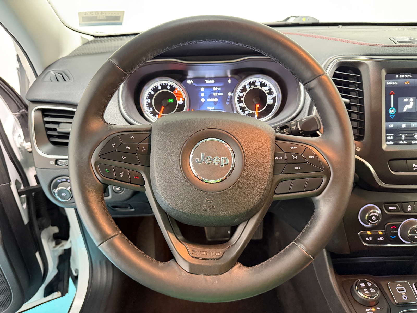 Thumbnail: 2019 Jeep Cherokee - 5