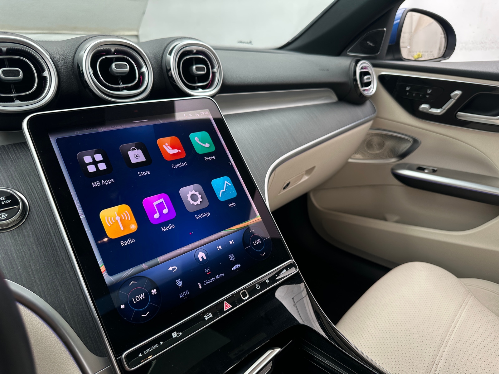 Thumbnail: 2025 Mercedes-Benz C-Class - 3