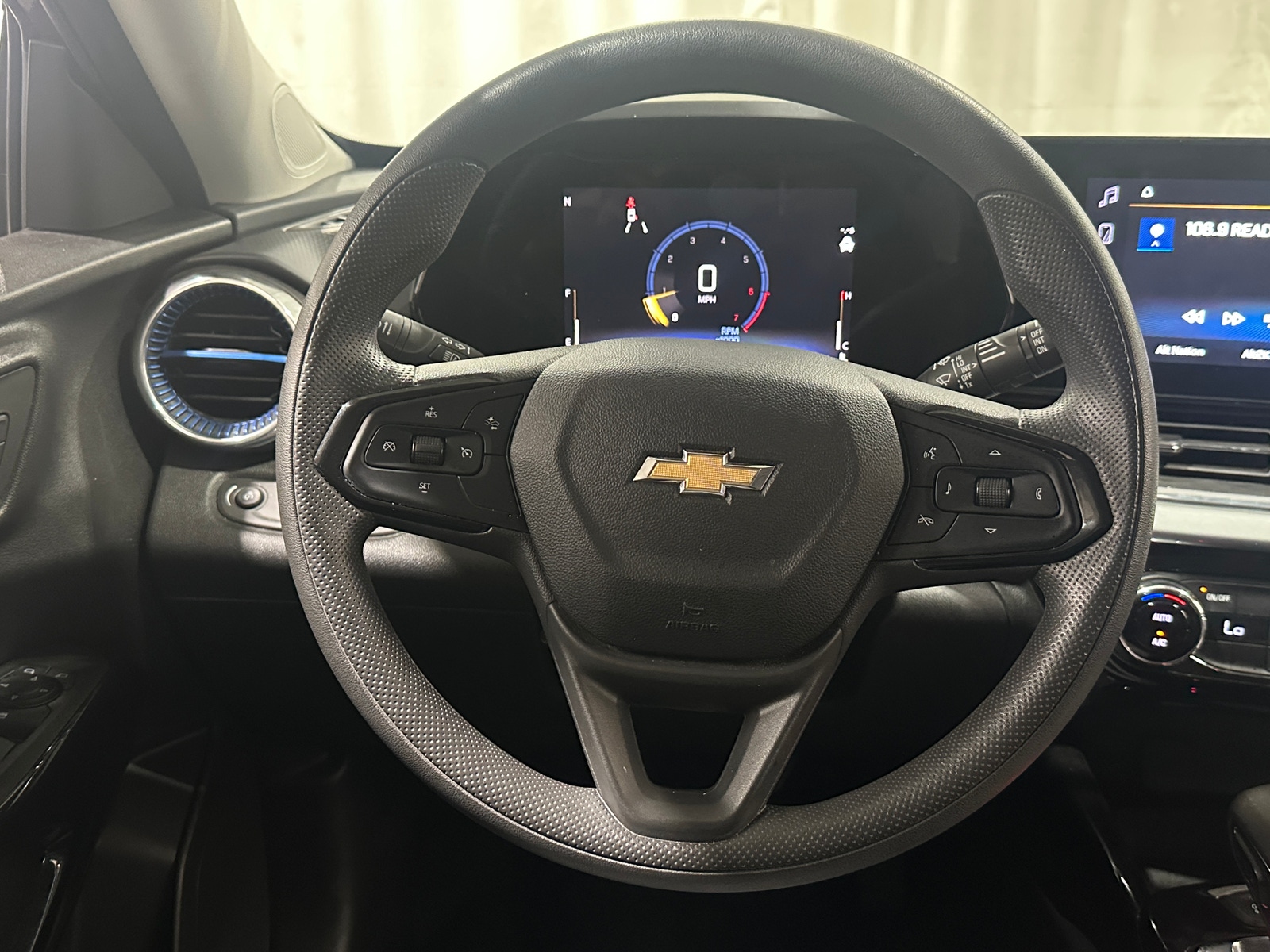 Thumbnail: 2025 Chevrolet Trax - 4