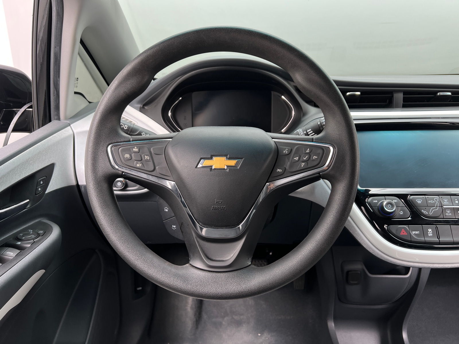 Thumbnail: 2018 Chevrolet Bolt EV - 5