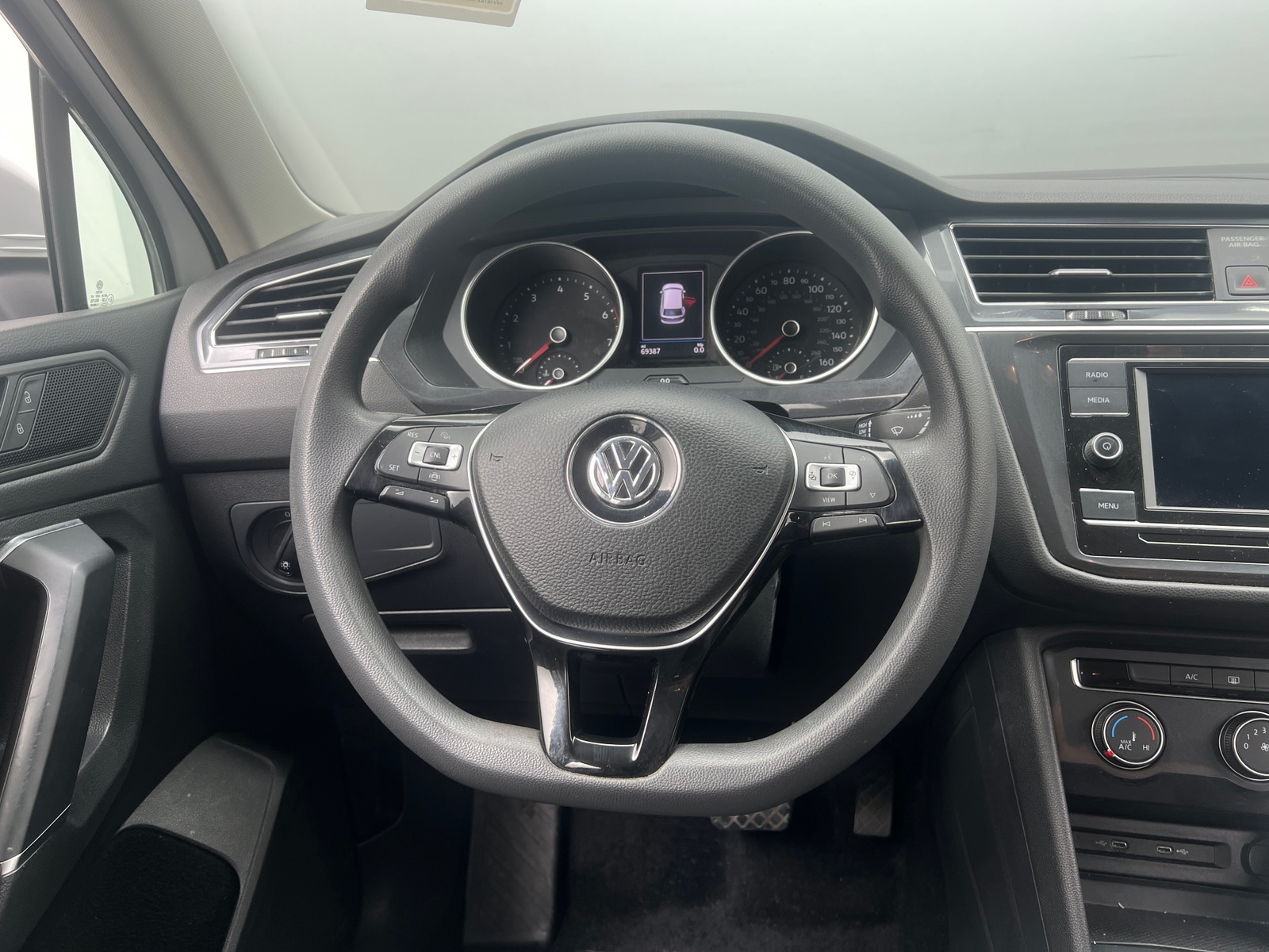 Thumbnail: 2020 Volkswagen Tiguan - 5