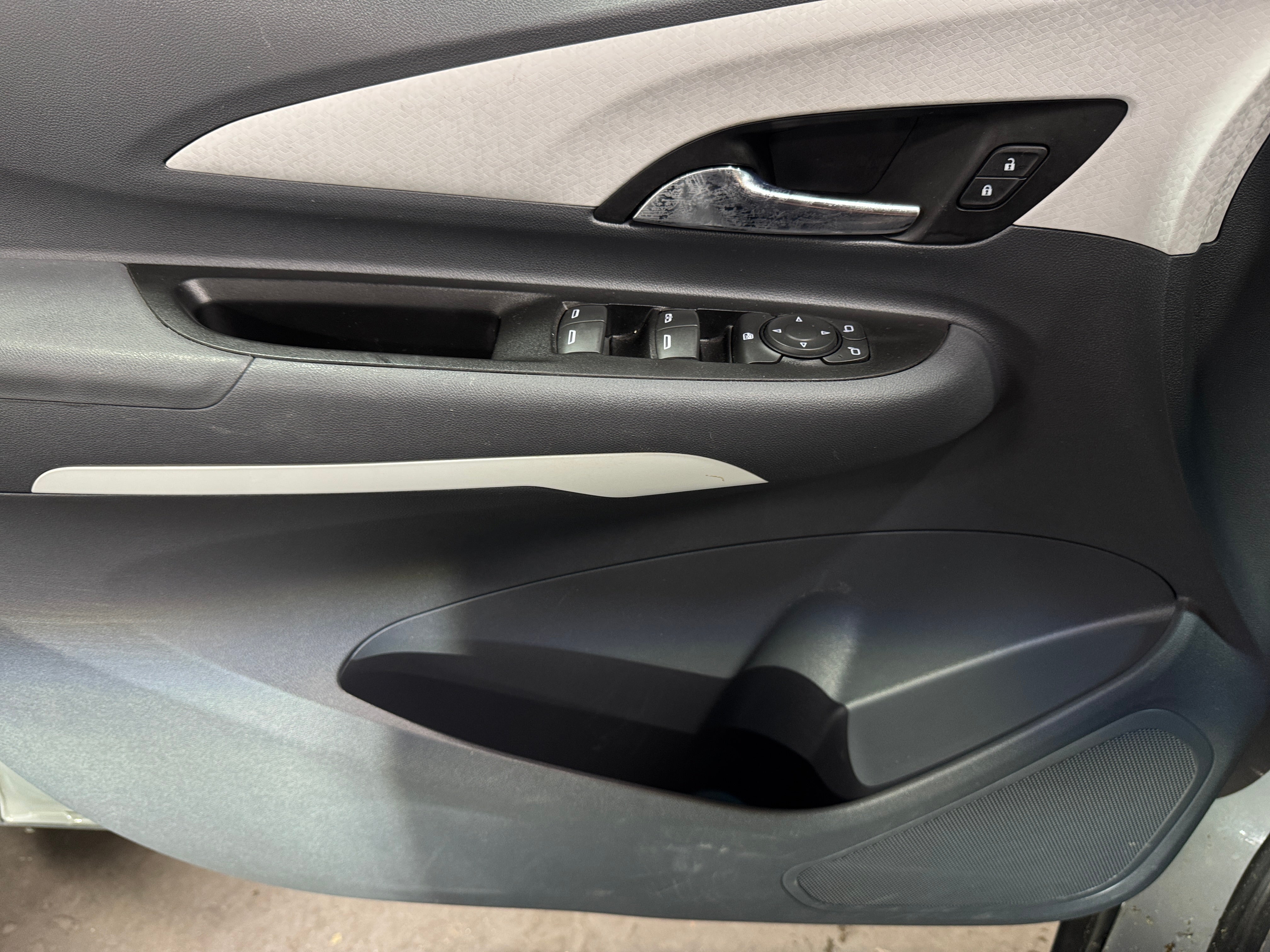 Used 2020 Chevrolet Bolt EV LT with VIN 1G1FY6S08L4150186 for sale in Auburn, WA