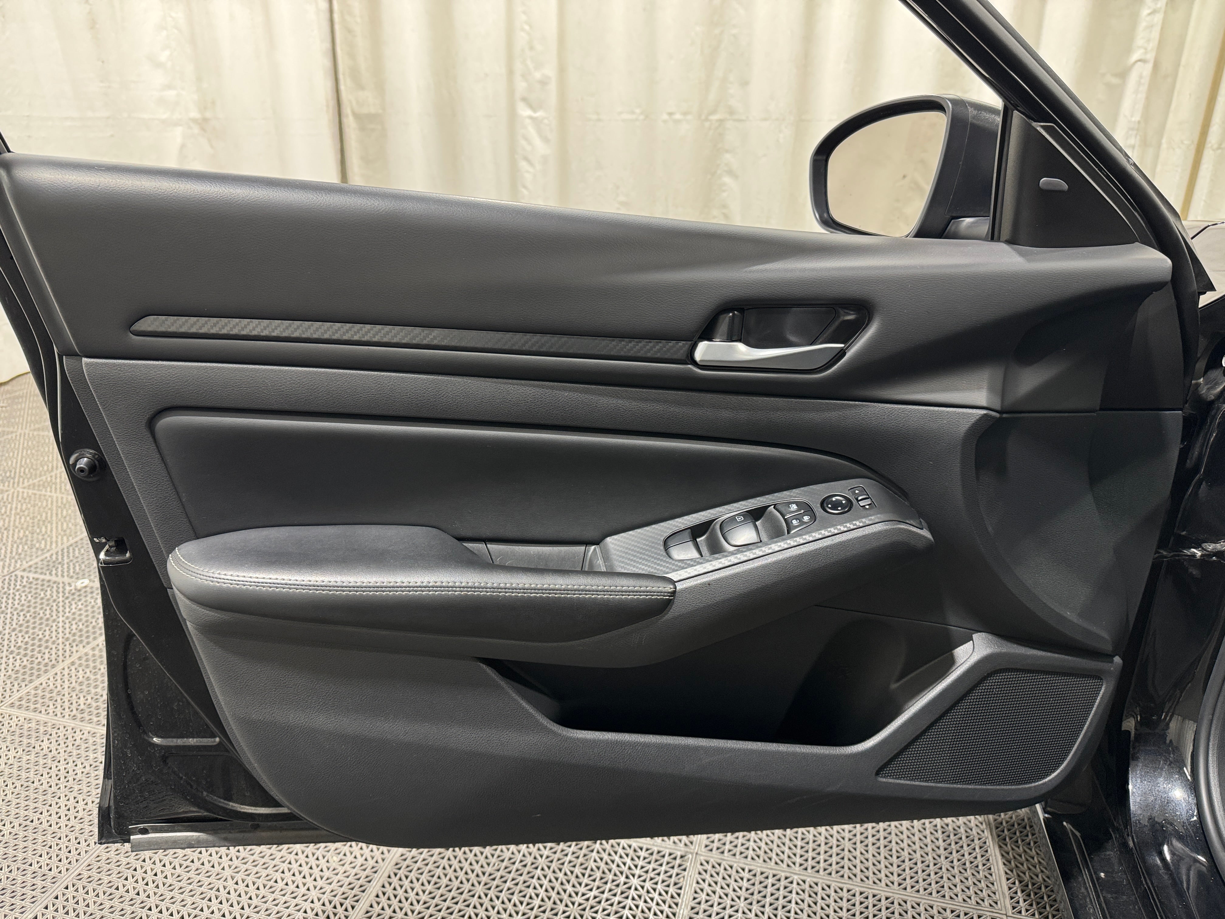 2025 Nissan Altima SV - Photo 10