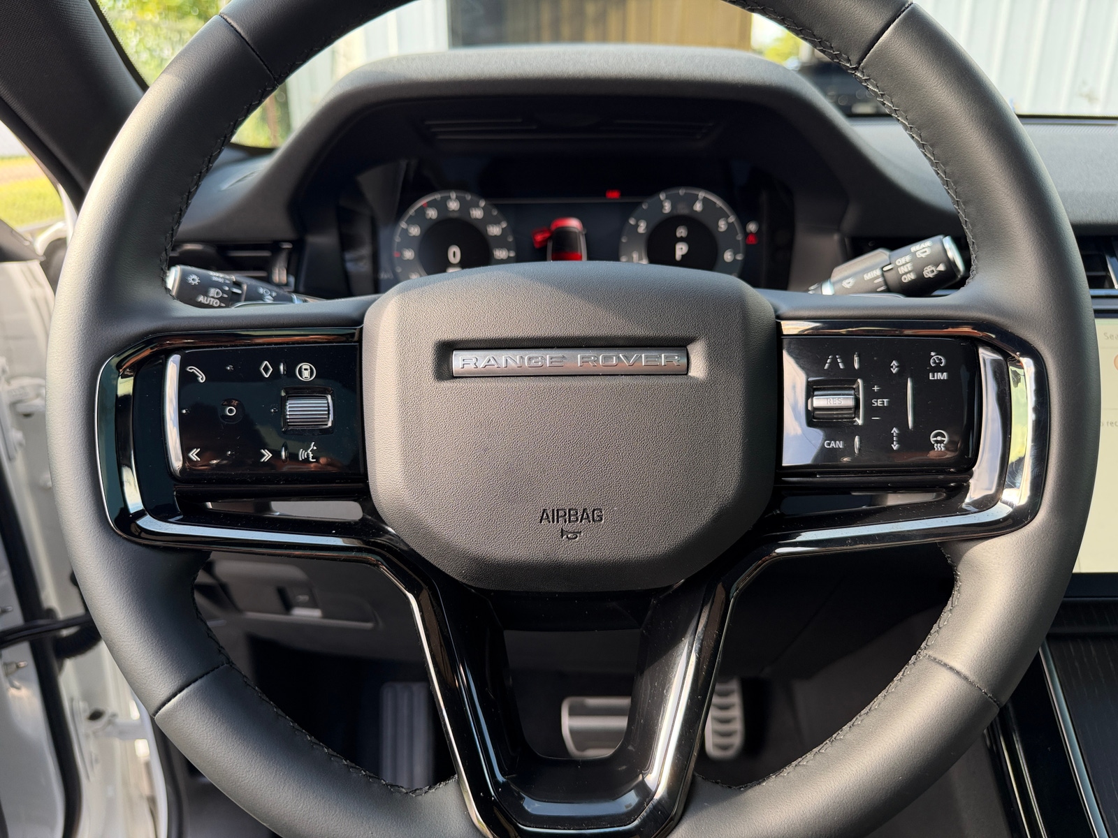 Thumbnail: 2025 Land Rover Range Rover Evoque - 4