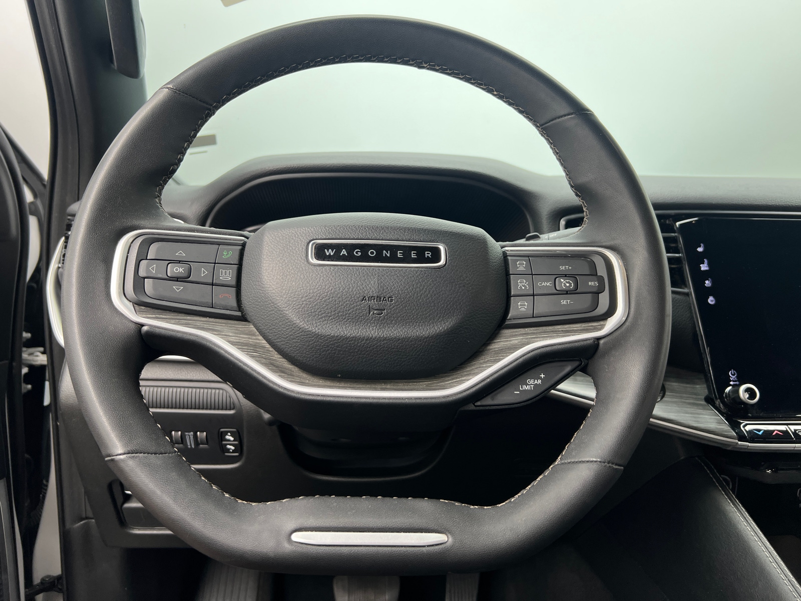 Thumbnail: 2024 Jeep Wagoneer - 4