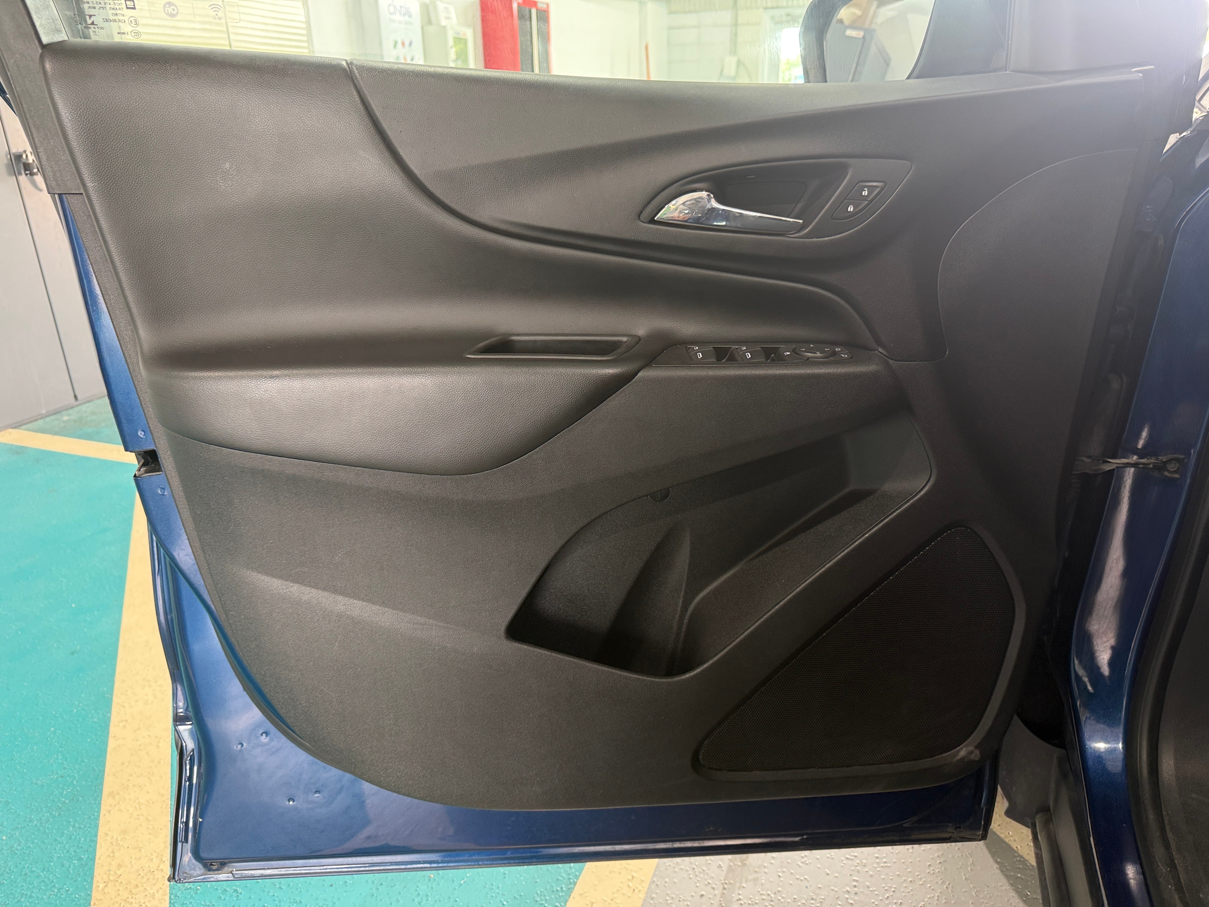 Used 2022 Chevrolet Equinox LT with VIN 3GNAXUEV8NL102840 for sale in Pewaukee, WI