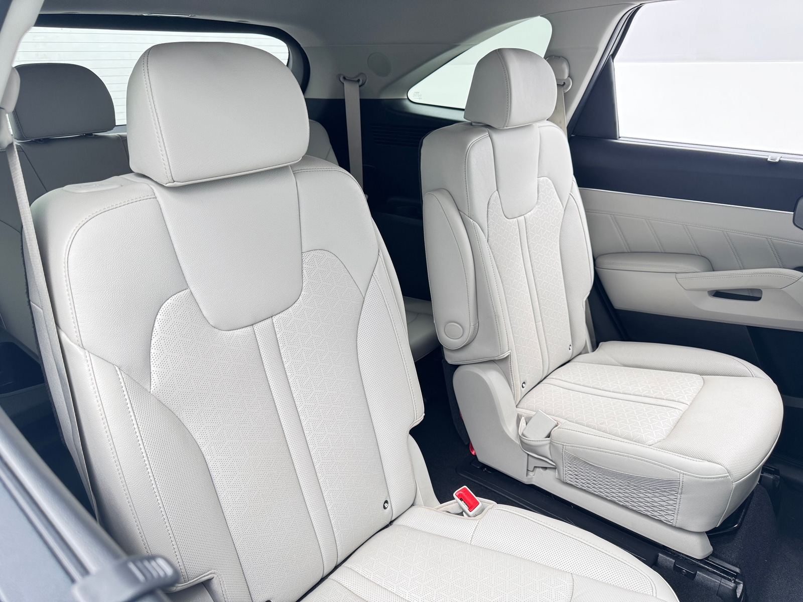 Thumbnail: 2023 Kia Sorento - 5