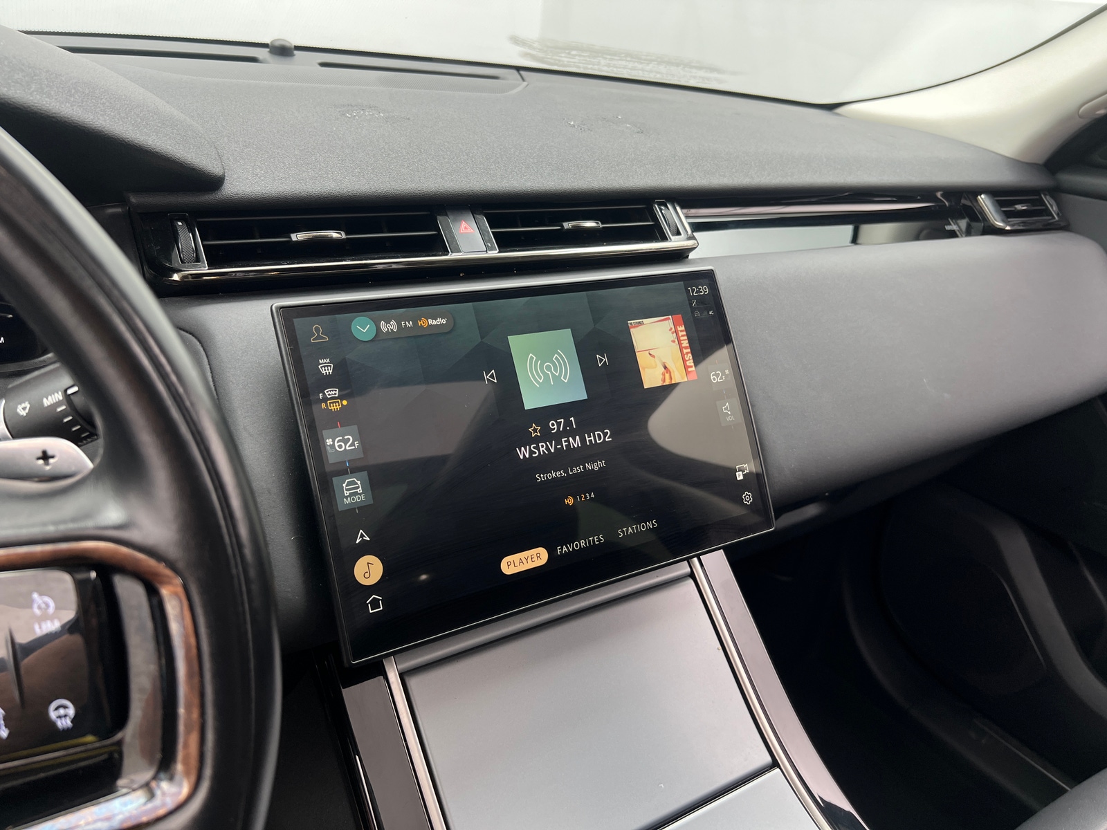Thumbnail: 2024 Land Rover Range Rover Velar - 3