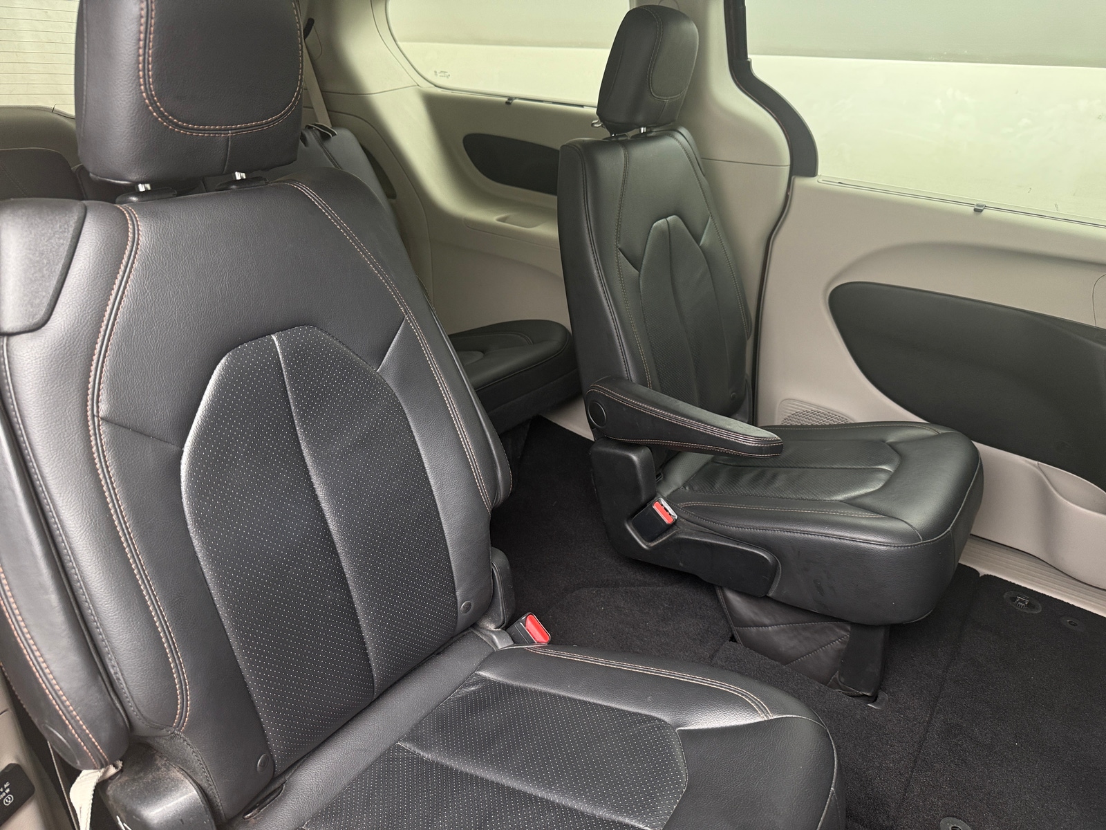 Thumbnail: 2018 Chrysler Pacifica - 5