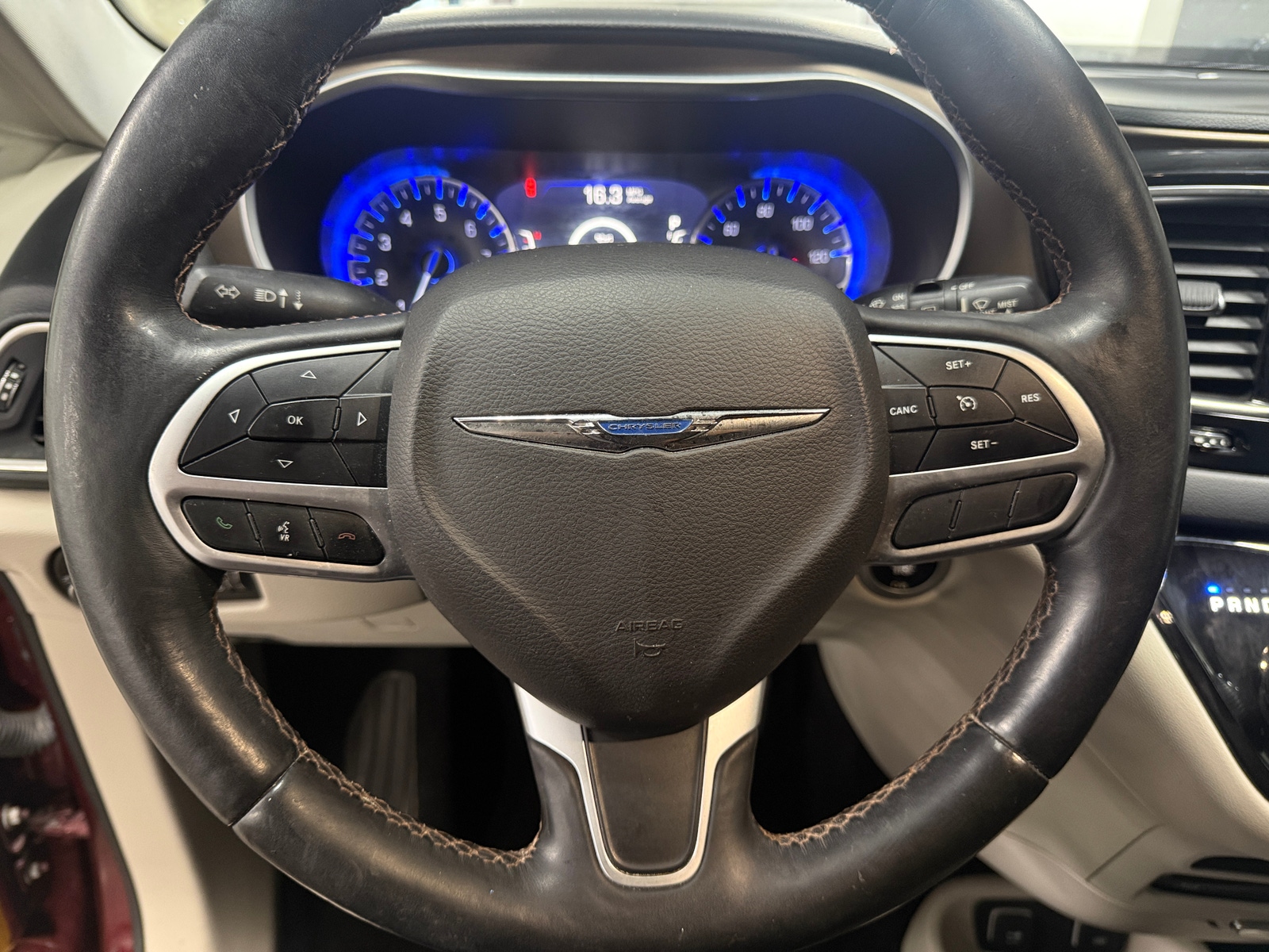 Thumbnail: 2018 Chrysler Pacifica - 4