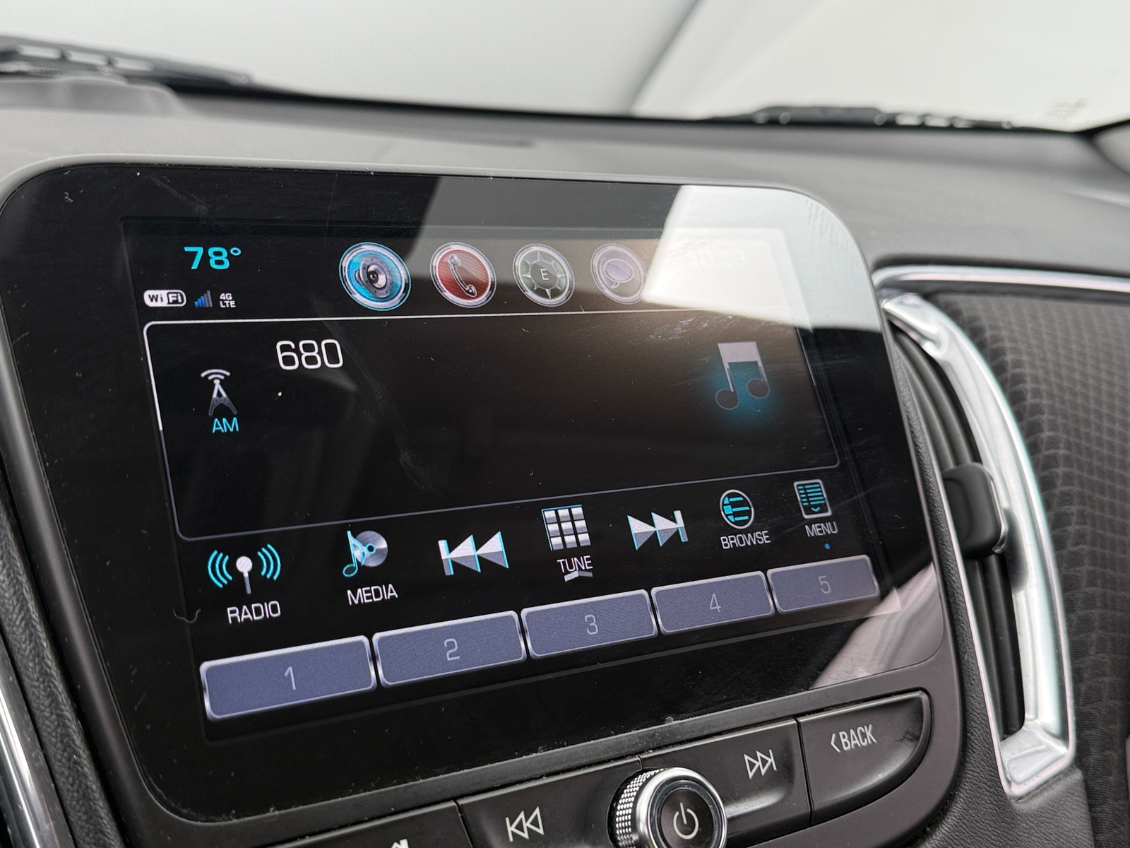 Thumbnail: 2018 Chevrolet Malibu - 4