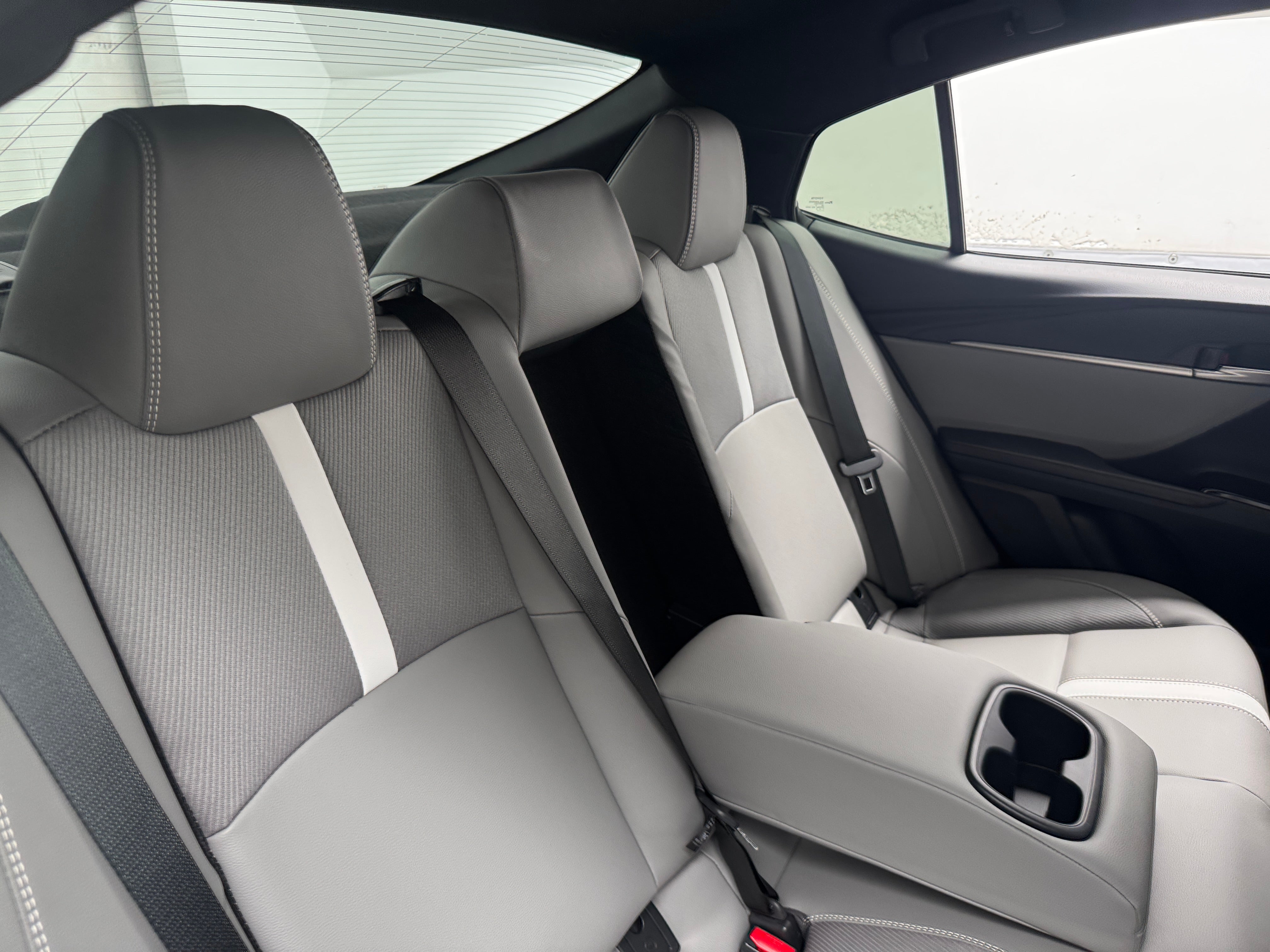 2025 Toyota Camry SE - Photo 4