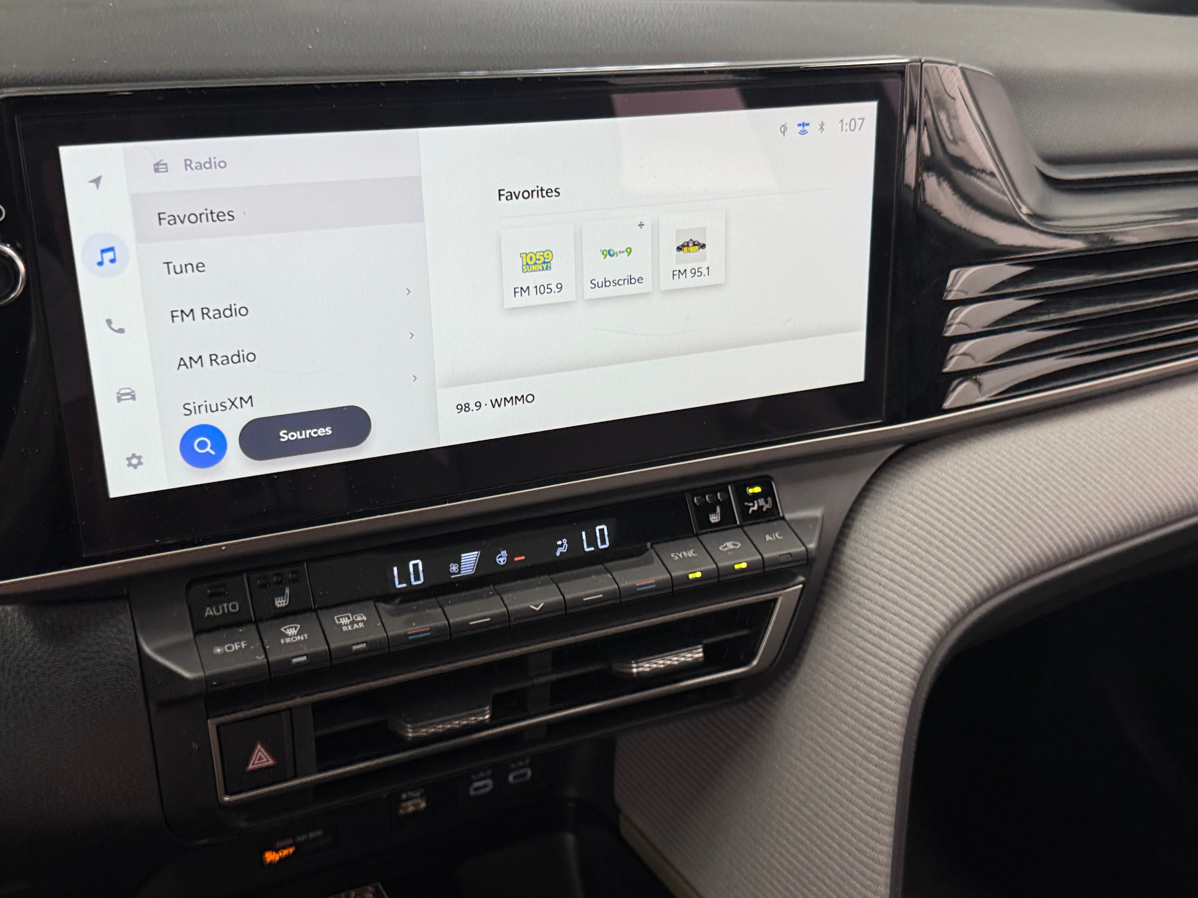 2025 Toyota Camry SE - Photo 12