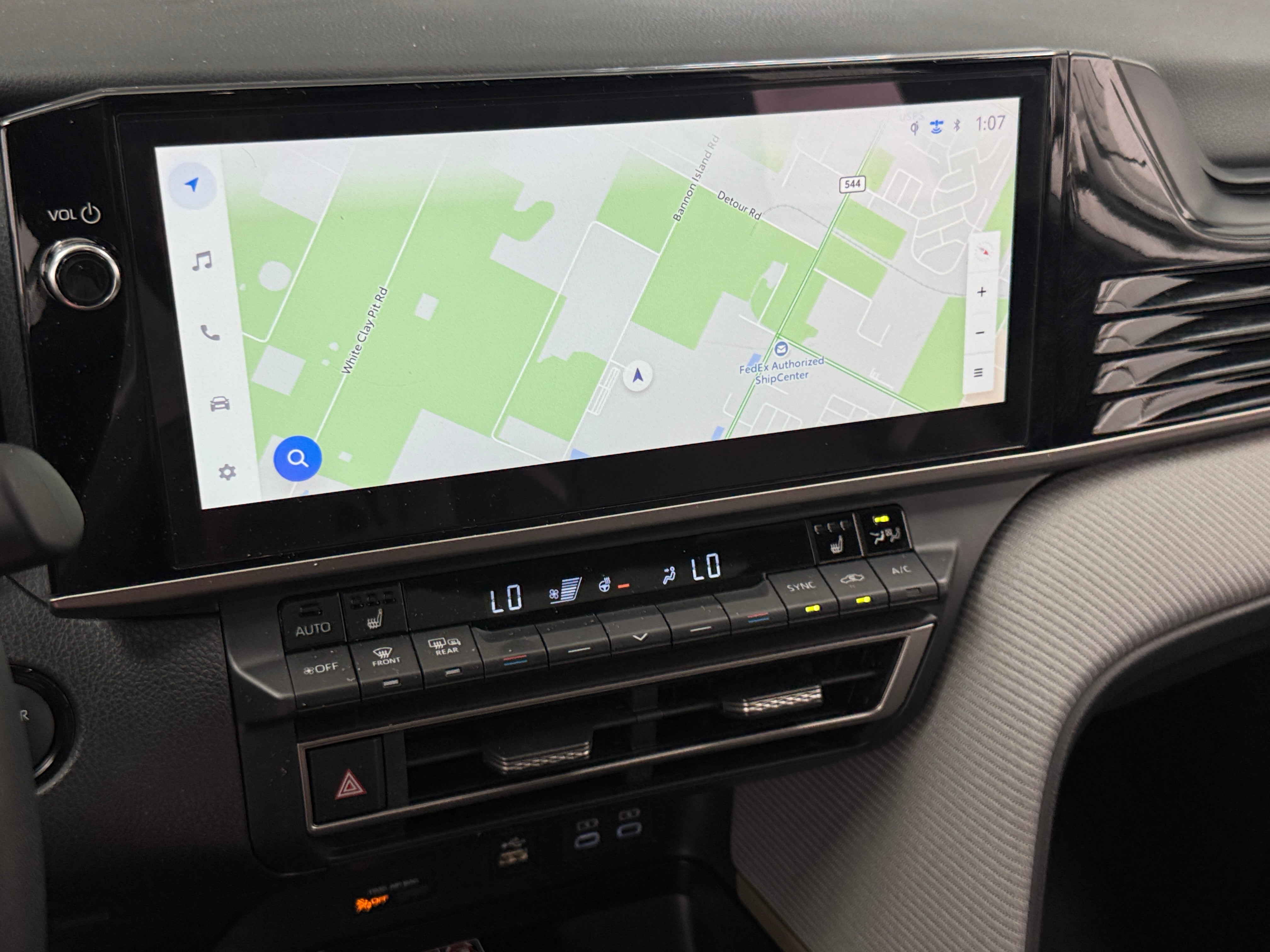 2025 Toyota Camry SE - Photo 13