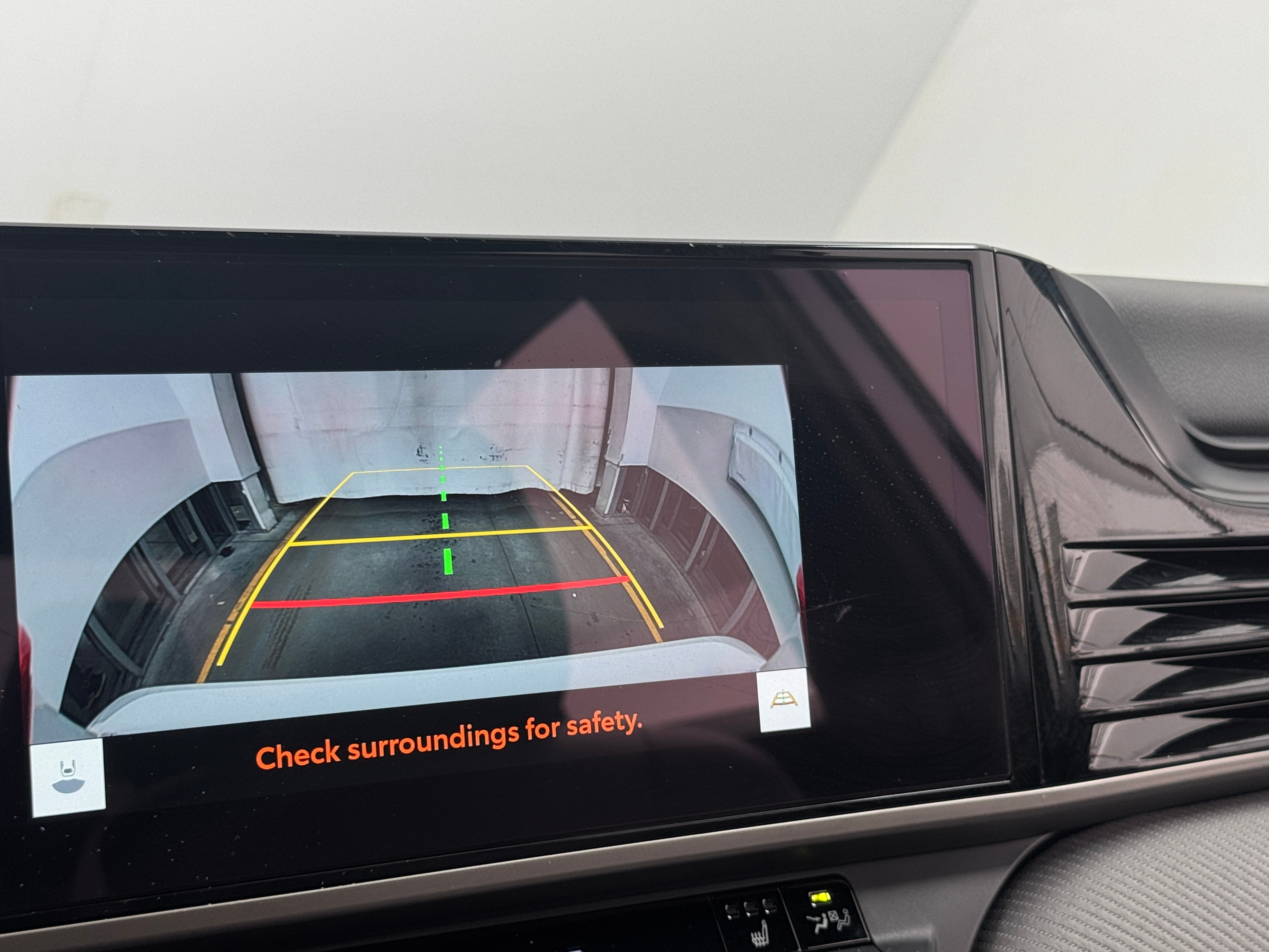 2025 Toyota Camry SE - Photo 14