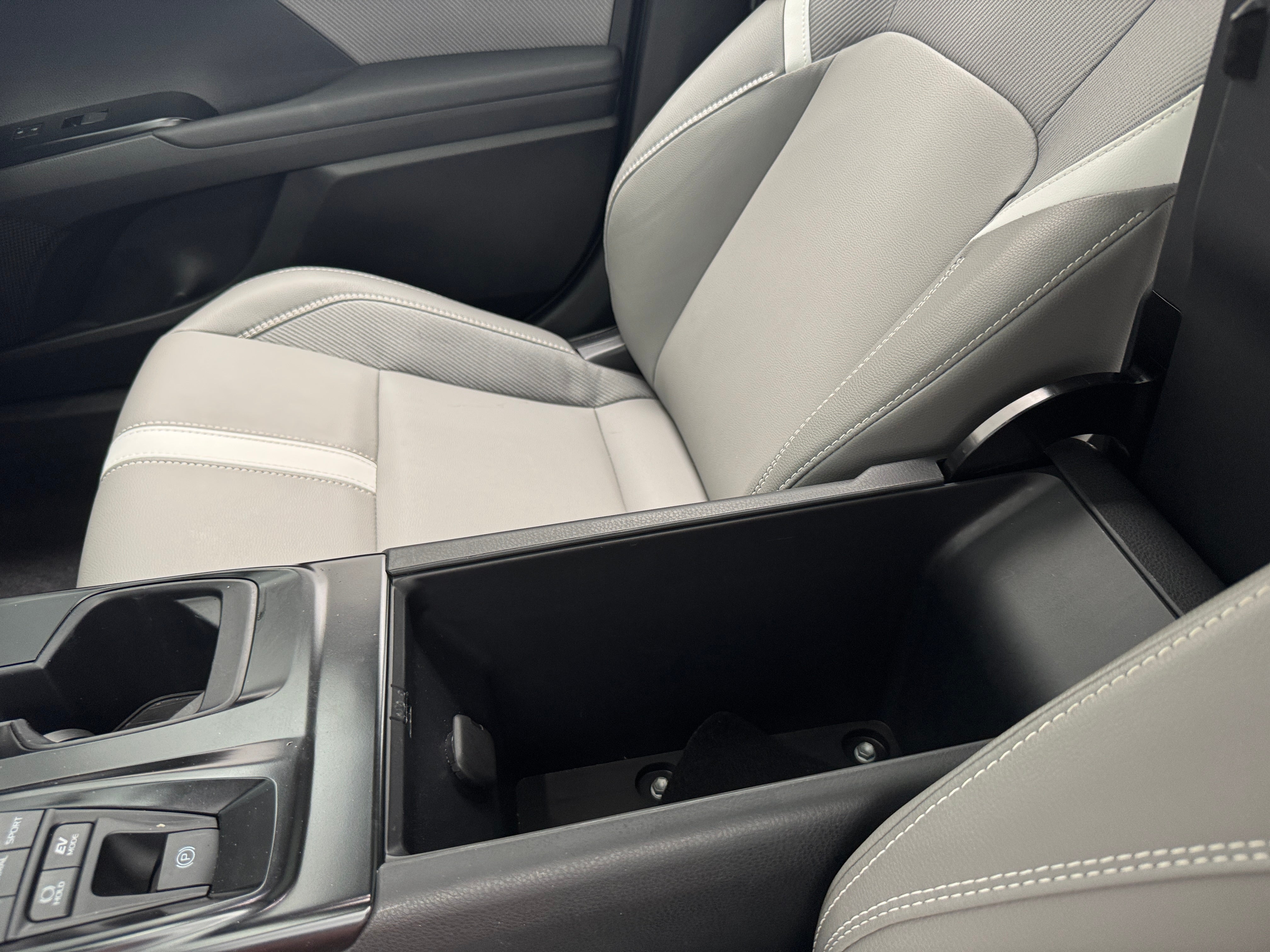 2025 Toyota Camry SE - Photo 15
