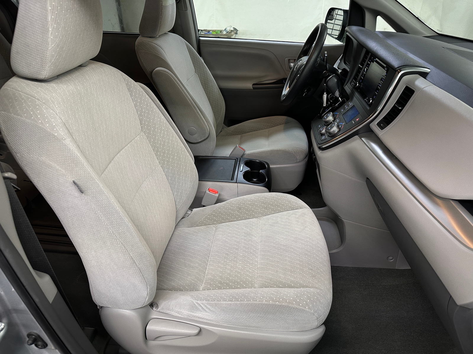 Thumbnail: 2019 Toyota Sienna - 2