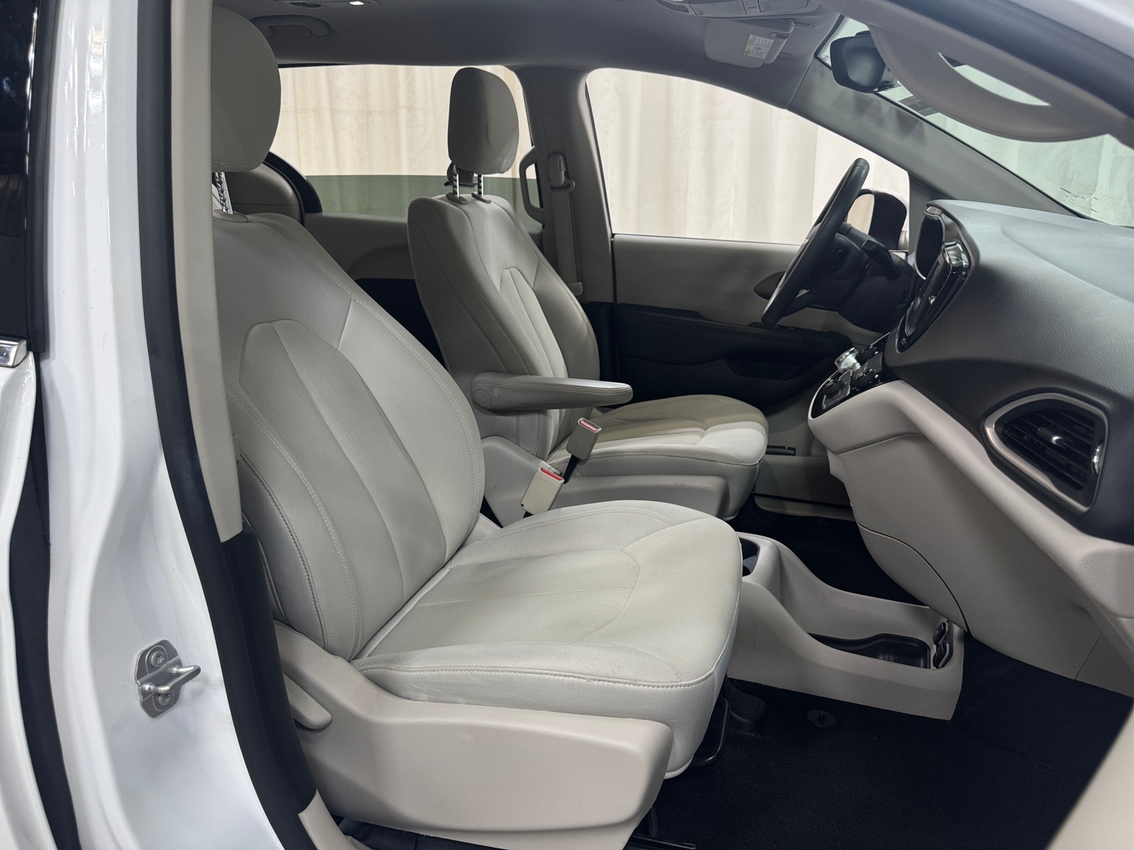 Thumbnail: 2017 Chrysler Pacifica - 2