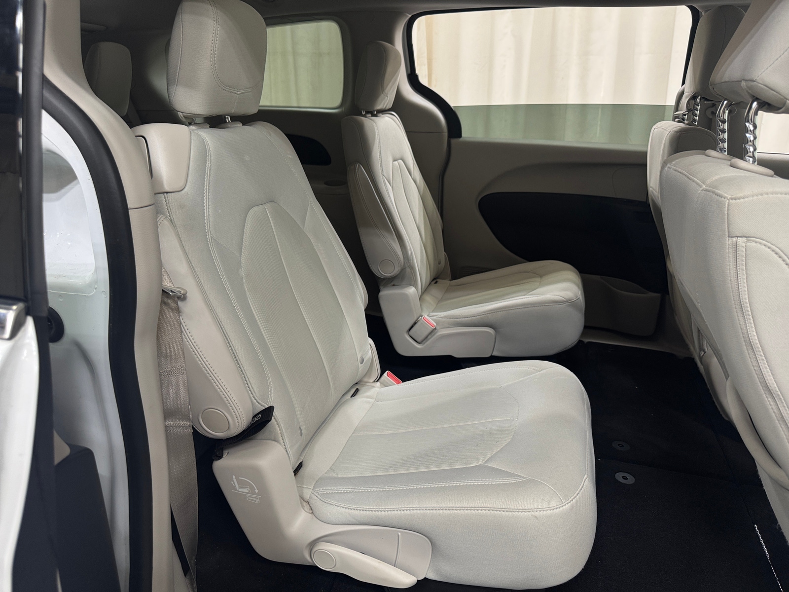 Thumbnail: 2017 Chrysler Pacifica - 6