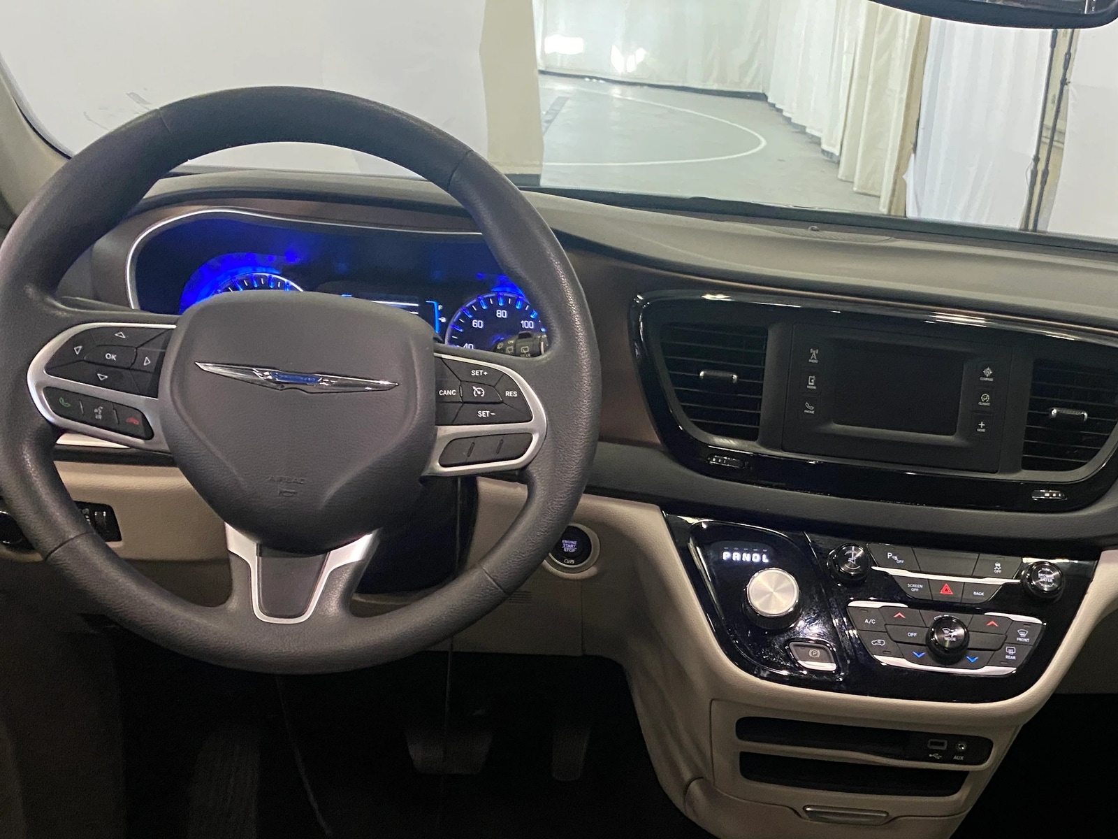 Thumbnail: 2017 Chrysler Pacifica - 3