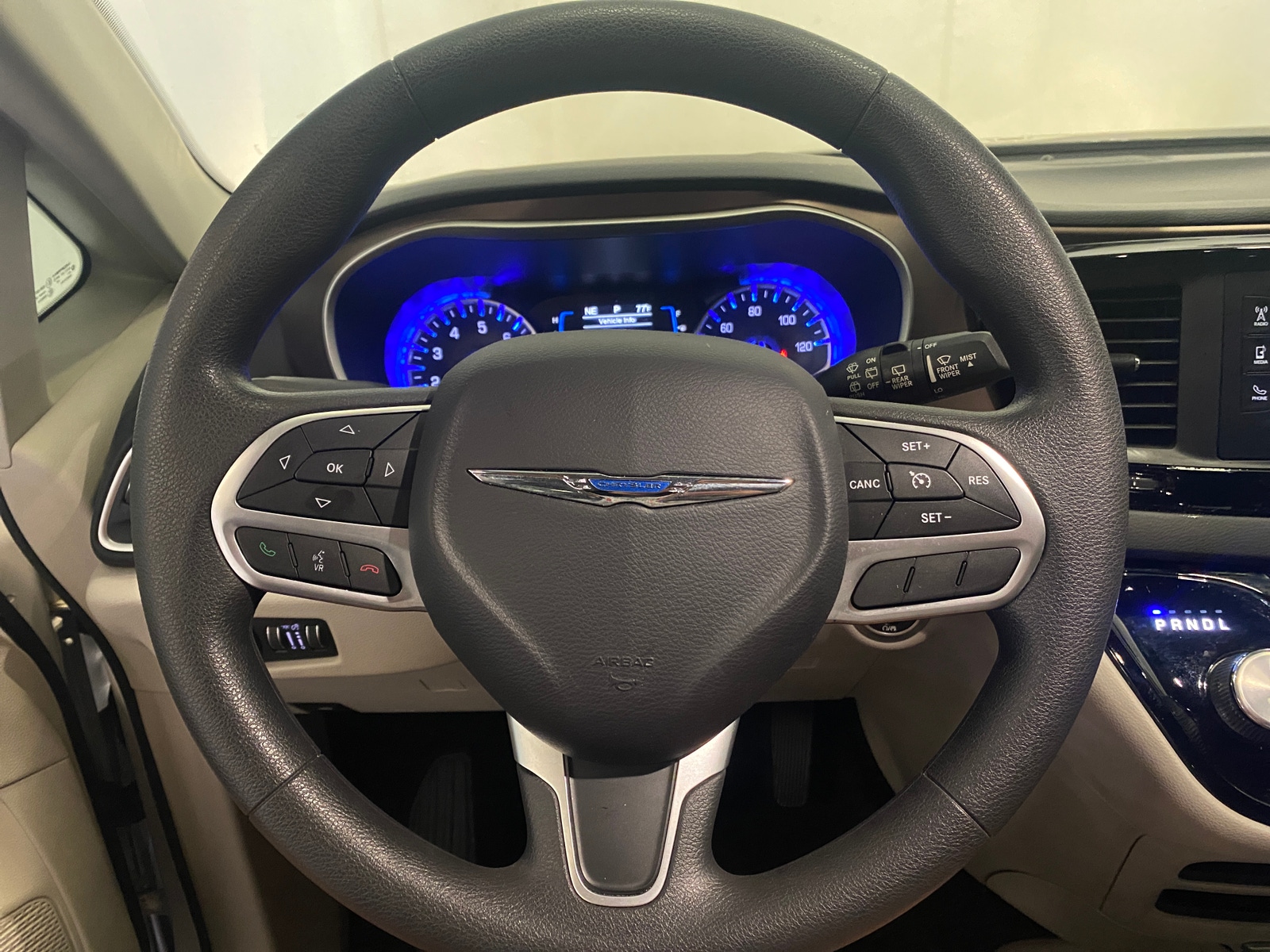 Thumbnail: 2017 Chrysler Pacifica - 5