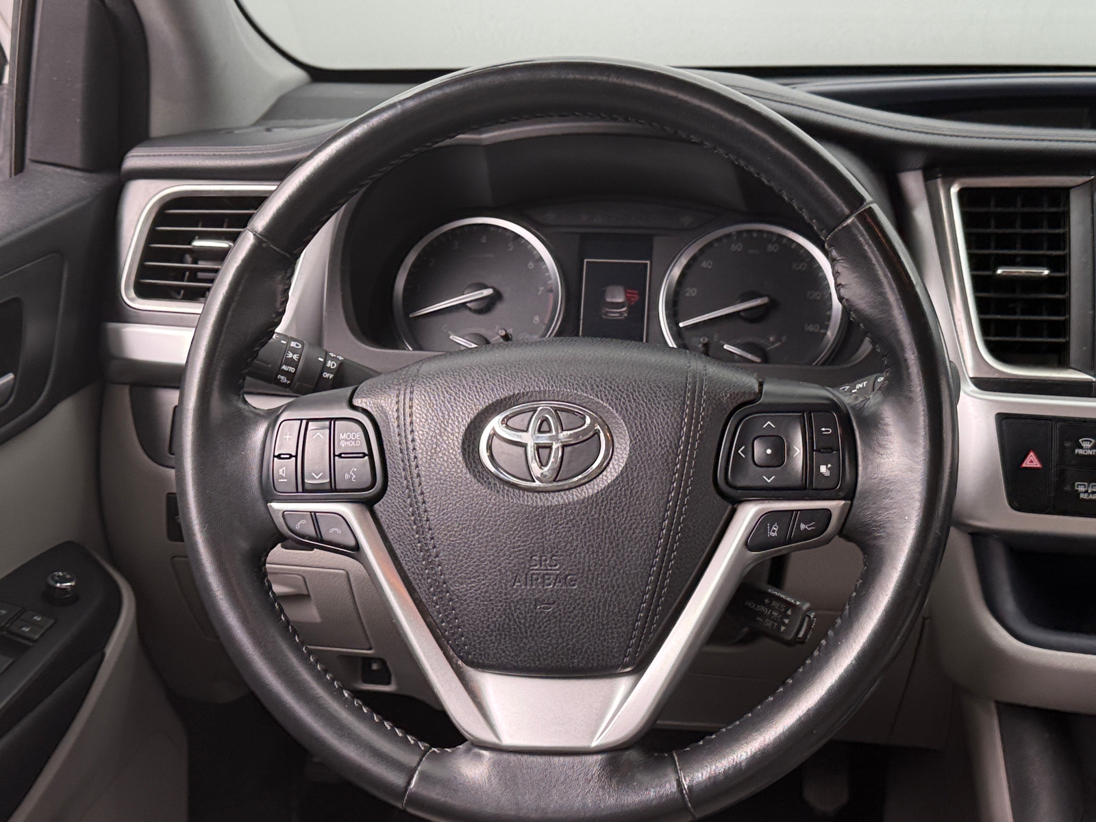 Thumbnail: 2017 Toyota Highlander - 4