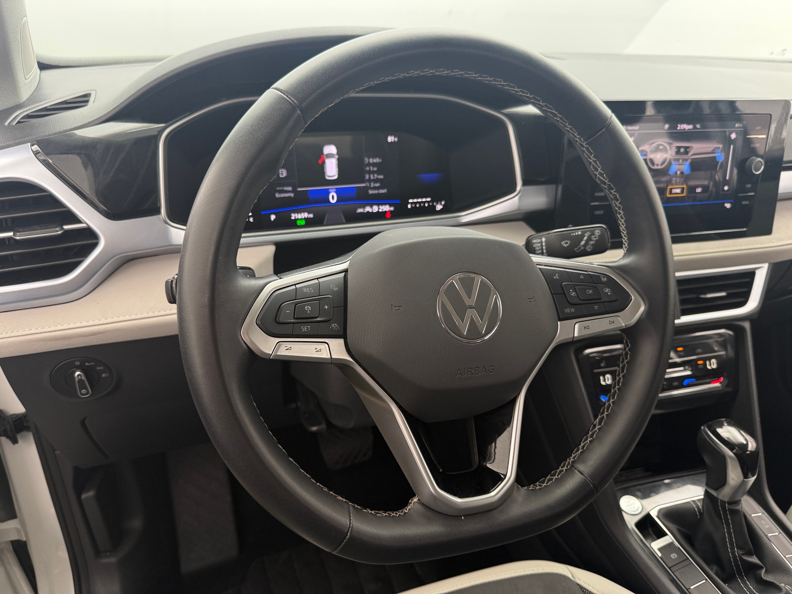 Thumbnail: 2025 Volkswagen Taos - 5