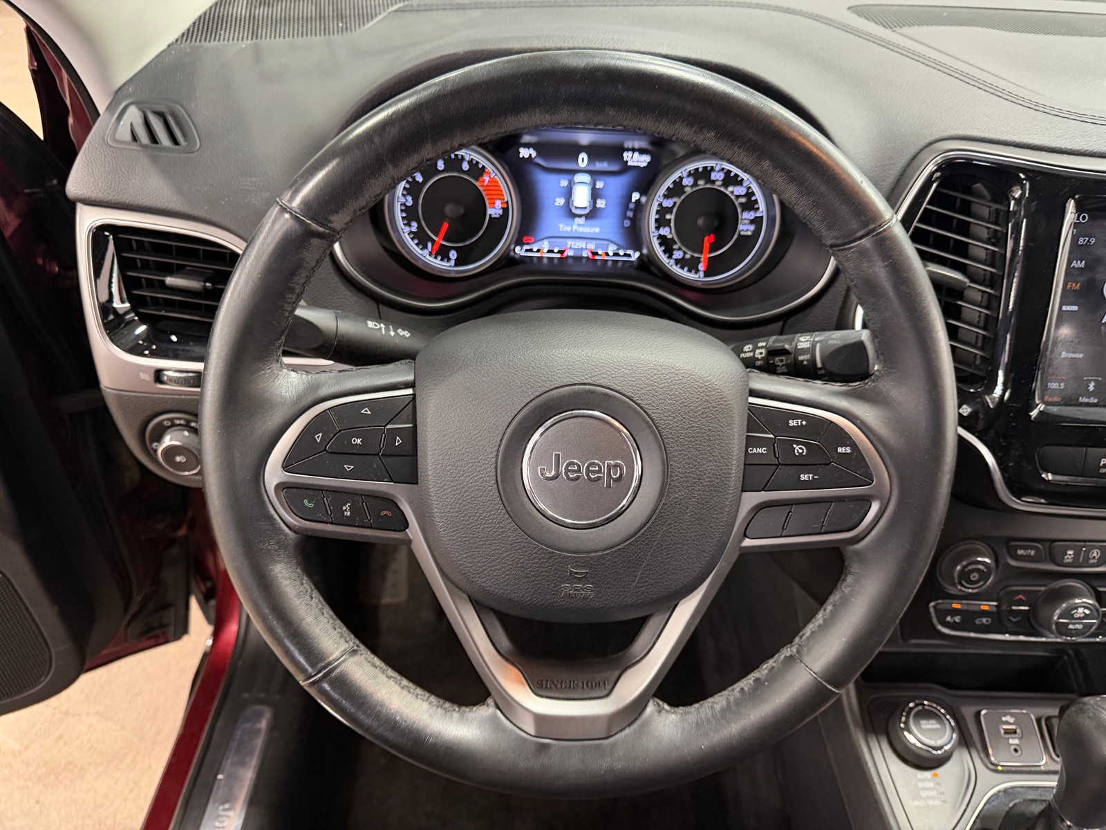 Thumbnail: 2019 Jeep Cherokee - 4