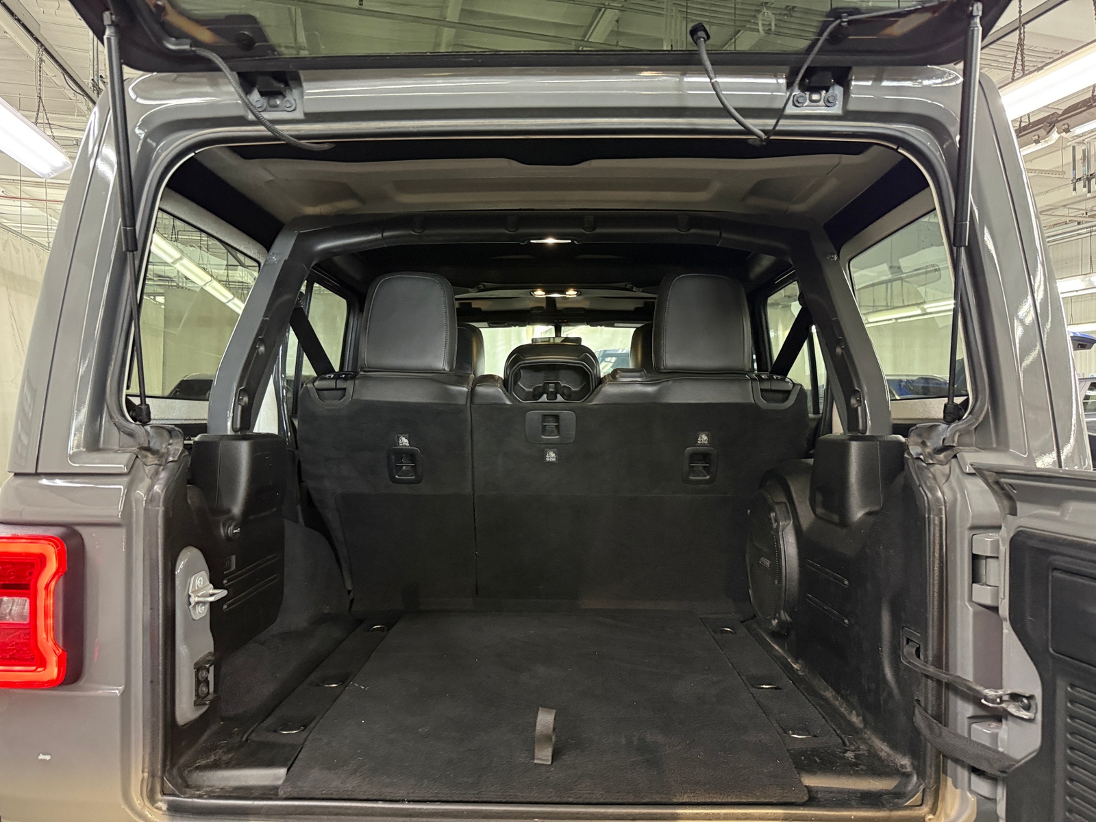 Thumbnail: 2020 Jeep Wrangler - 6