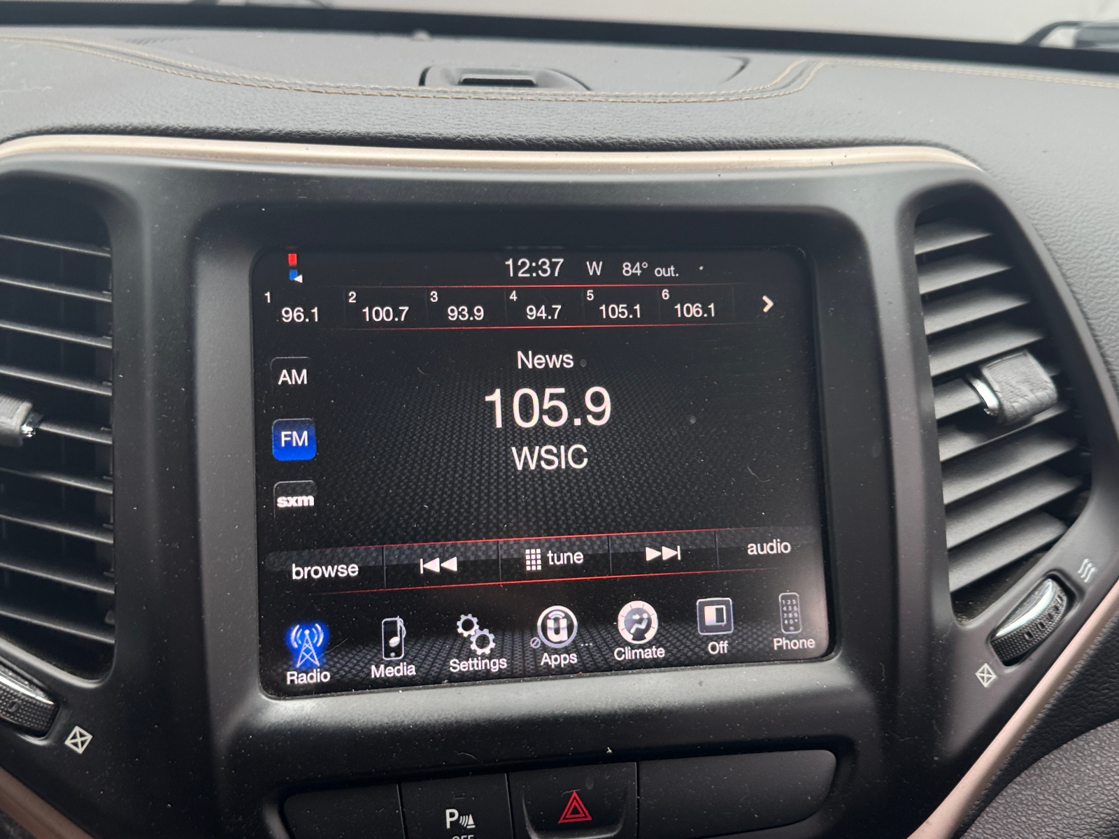 Thumbnail: 2016 Jeep Cherokee - 4