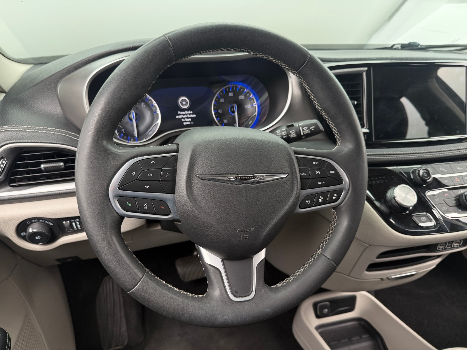Thumbnail: 2023 Chrysler Pacifica - 4