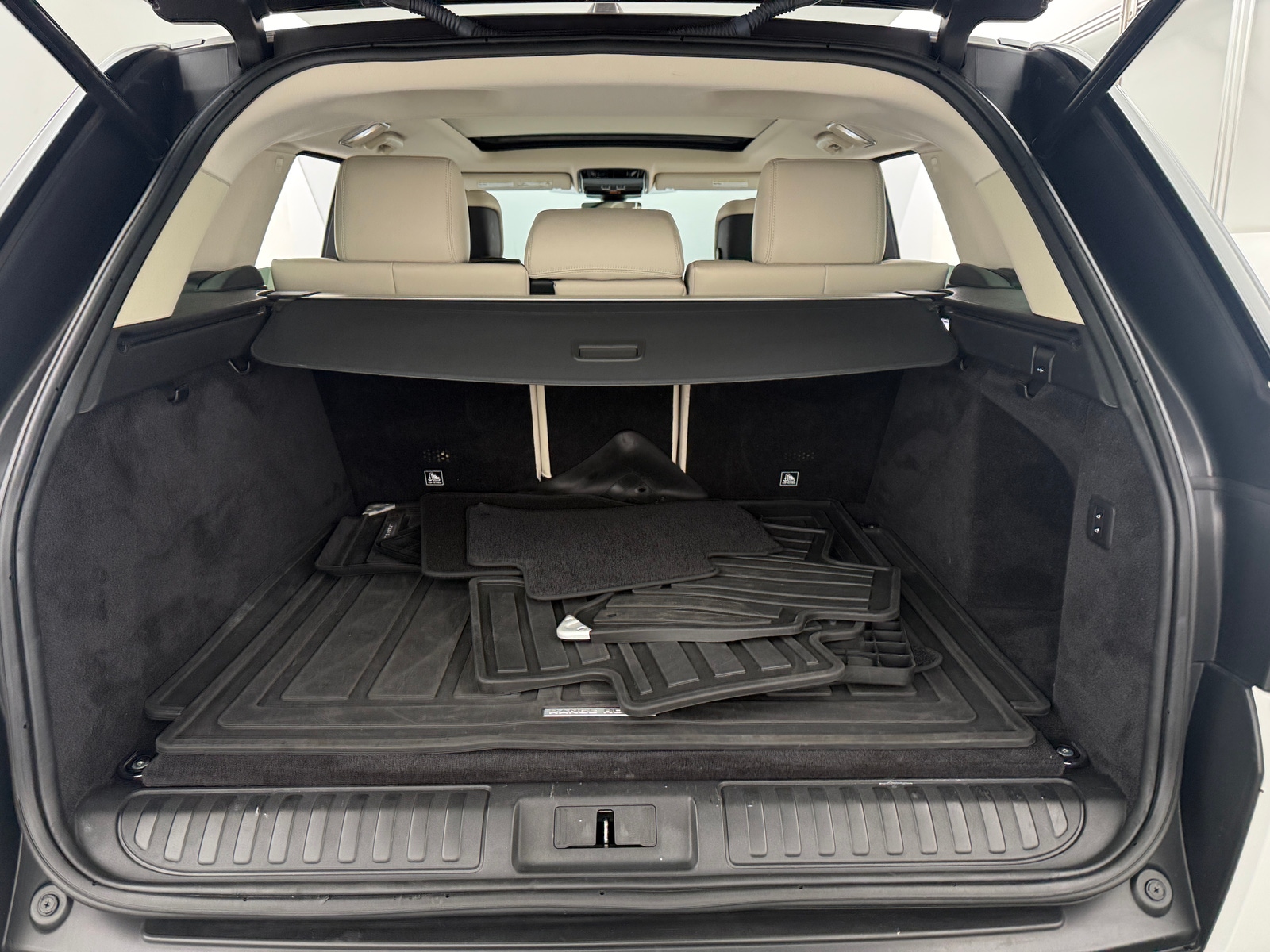 Thumbnail: 2020 Land Rover Range Rover Sport - 6