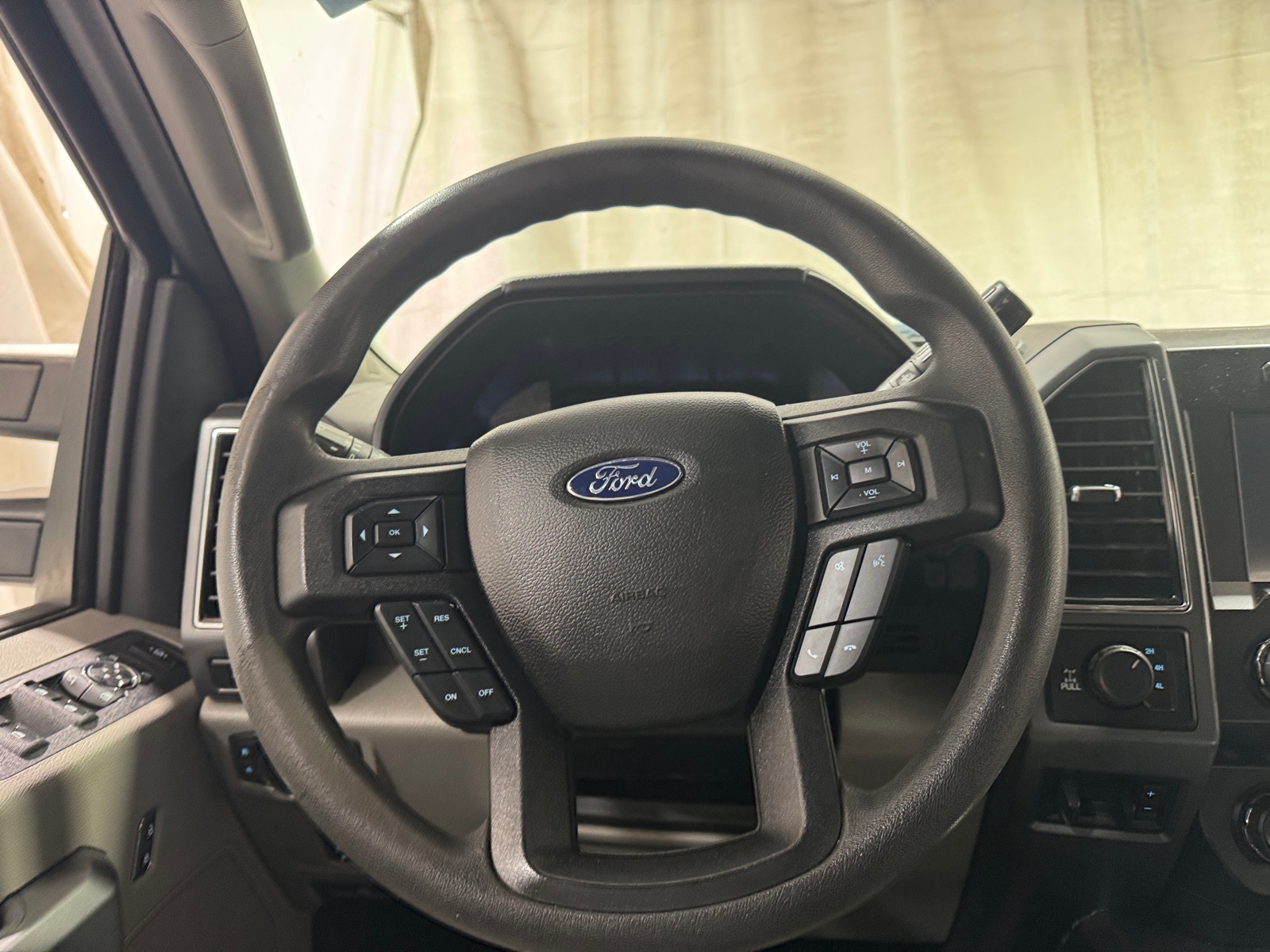 Thumbnail: 2019 Ford Econoline - 5
