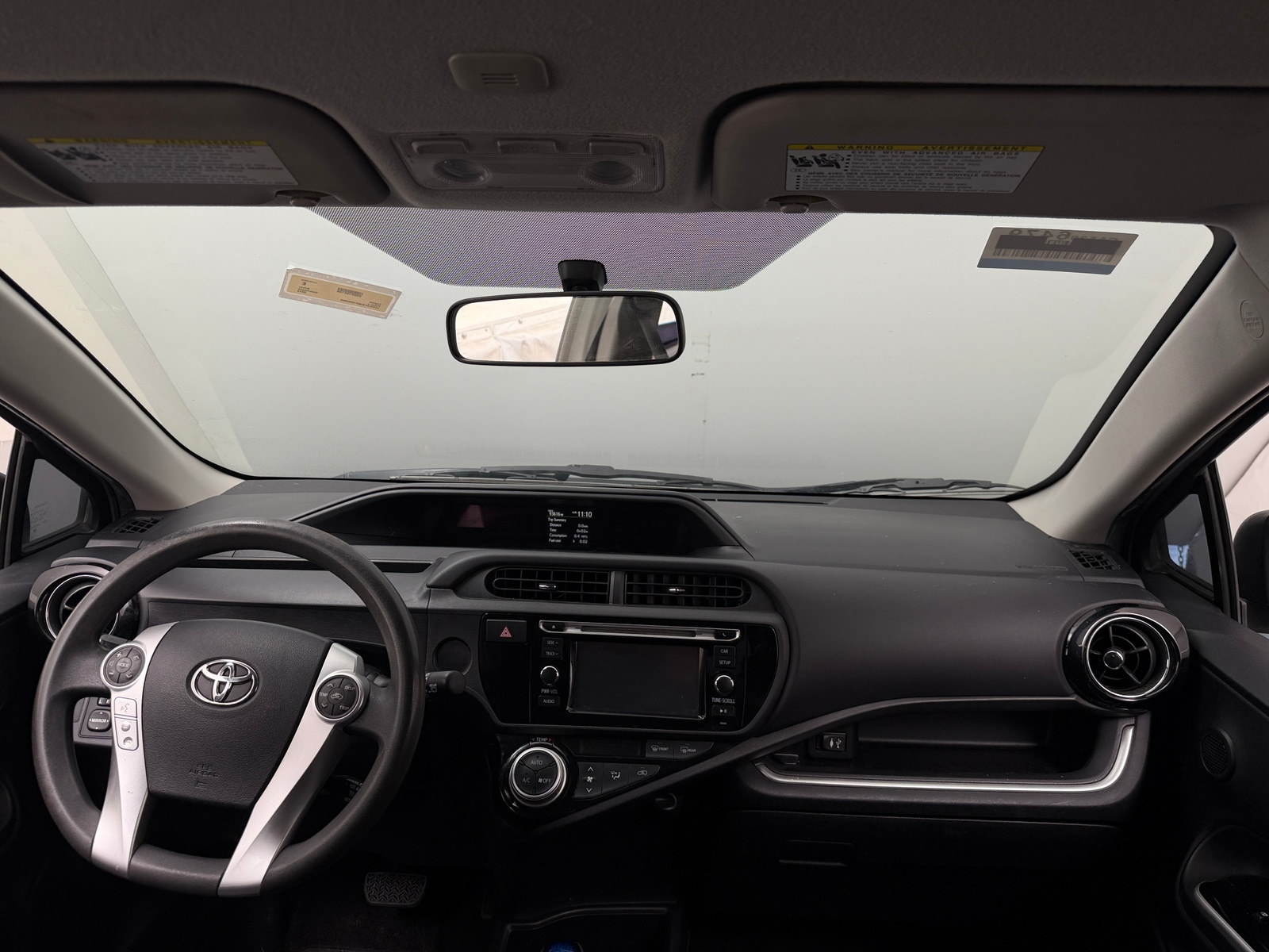 Thumbnail: 2015 Toyota Prius c - 3